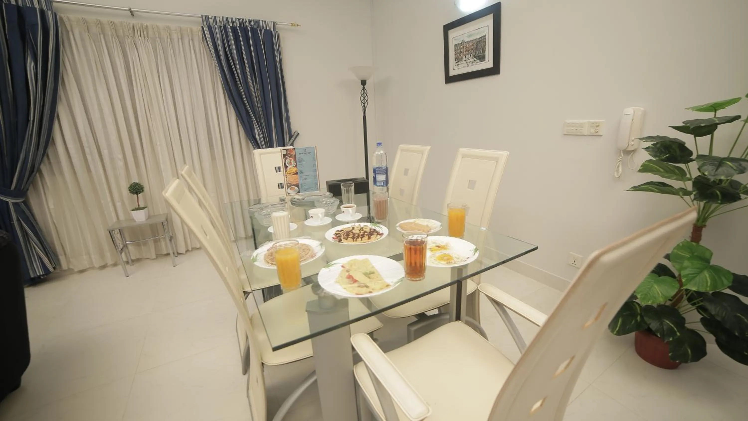 Food and drinks in Four Squares by WI Hotel