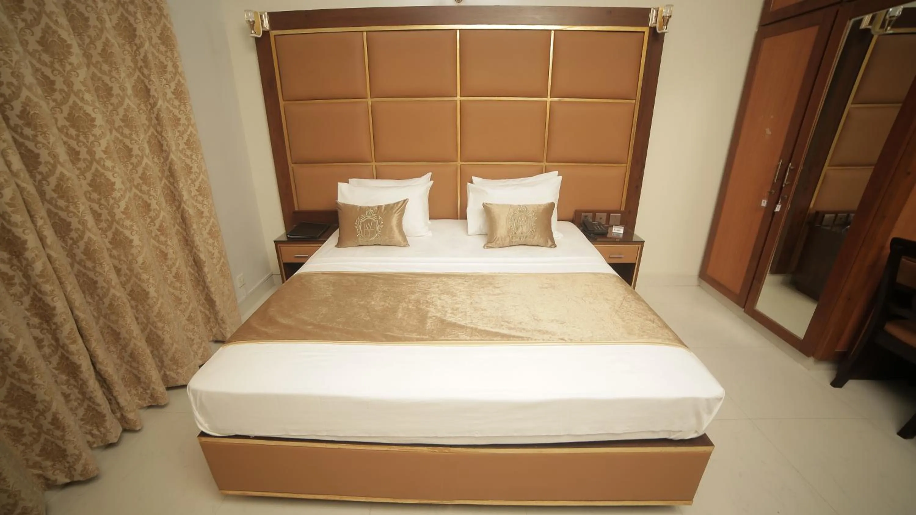 Bed in Four Squares by WI Hotel