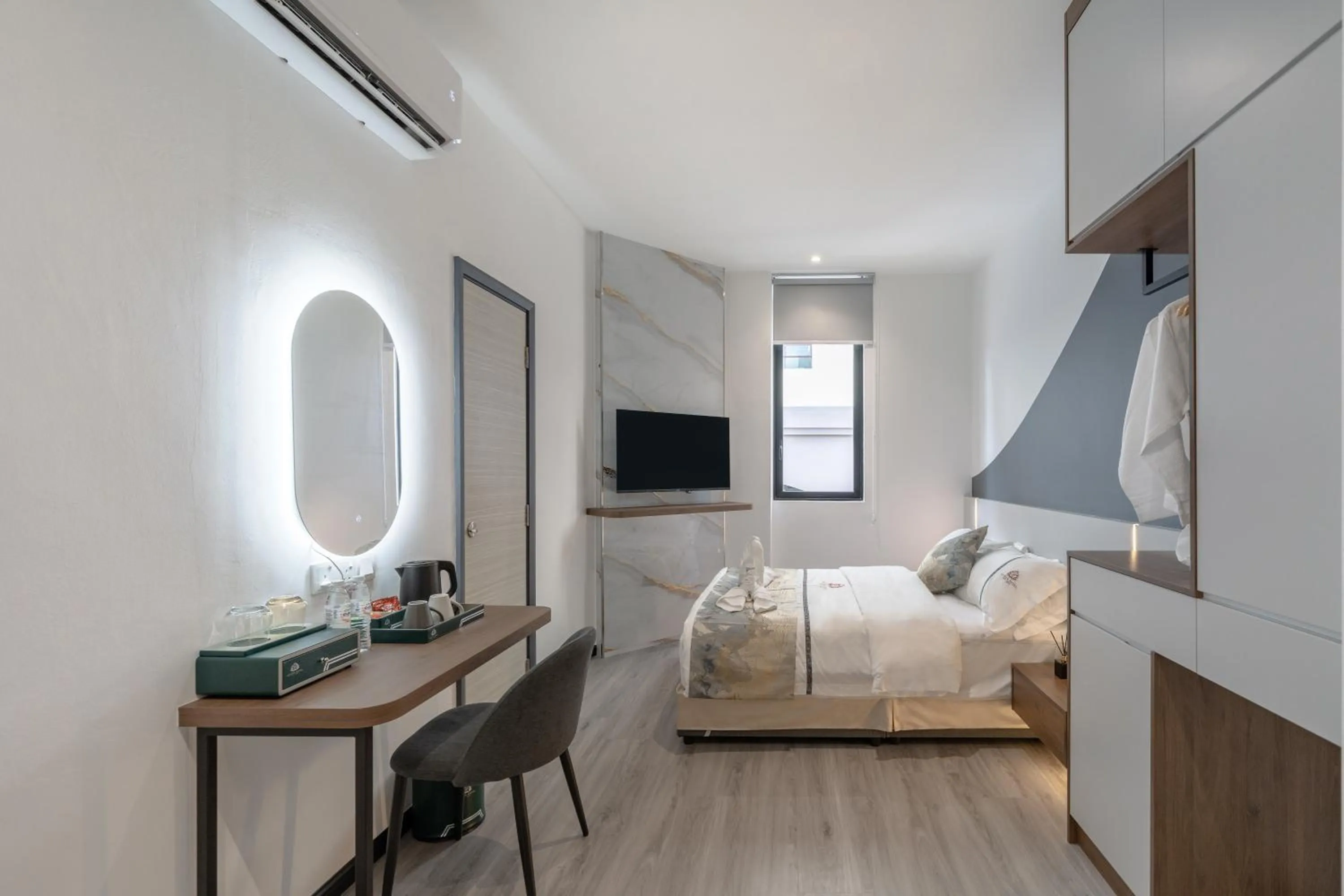 TV and multimedia, Bed in Saturn Hotel