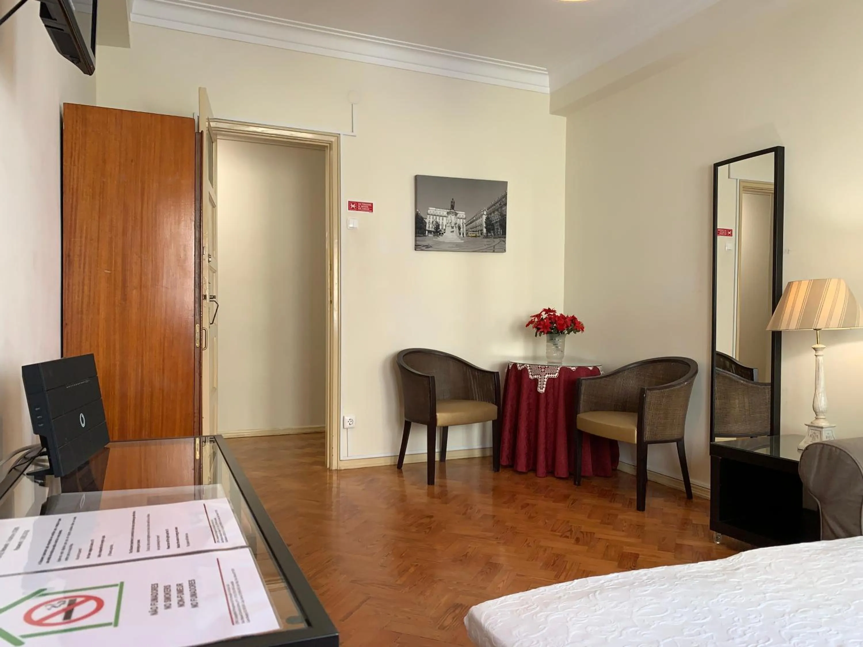 Decorative detail, Bed in Discovery Apartment Expo - Aeroporto