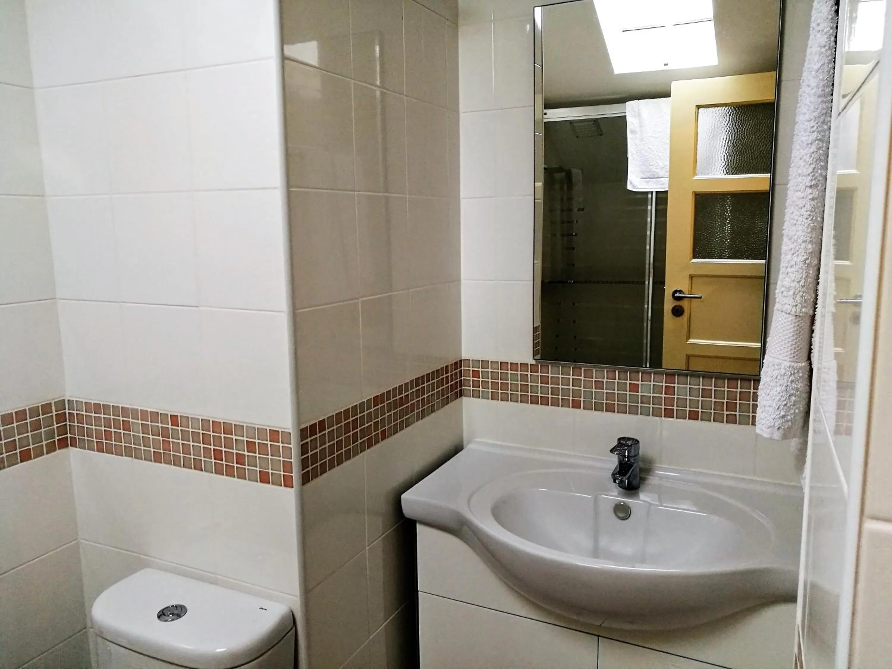 Toilet in Discovery Apartment Expo - Aeroporto