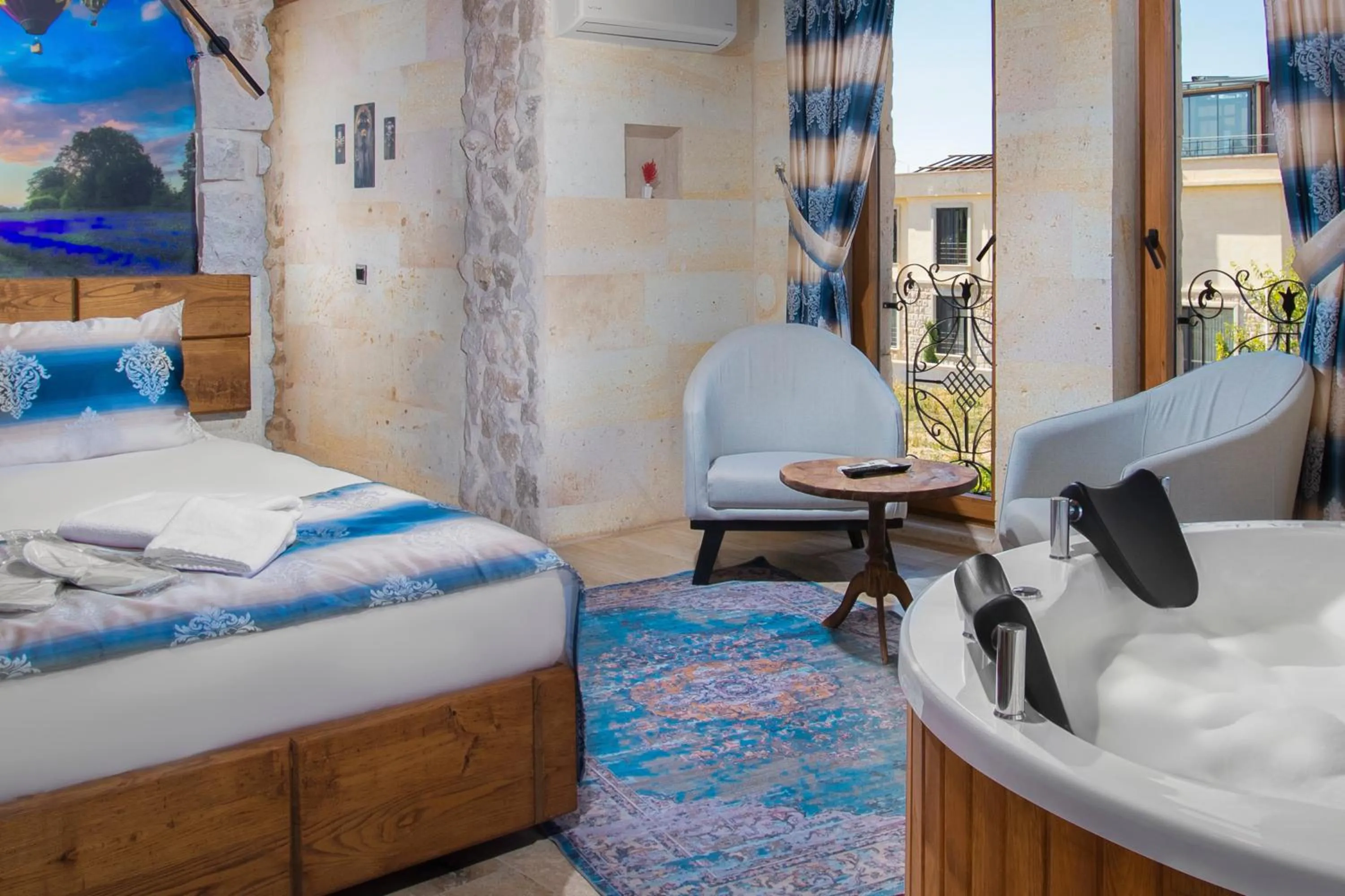 Bed in Cappadocia Fiesta Stone House