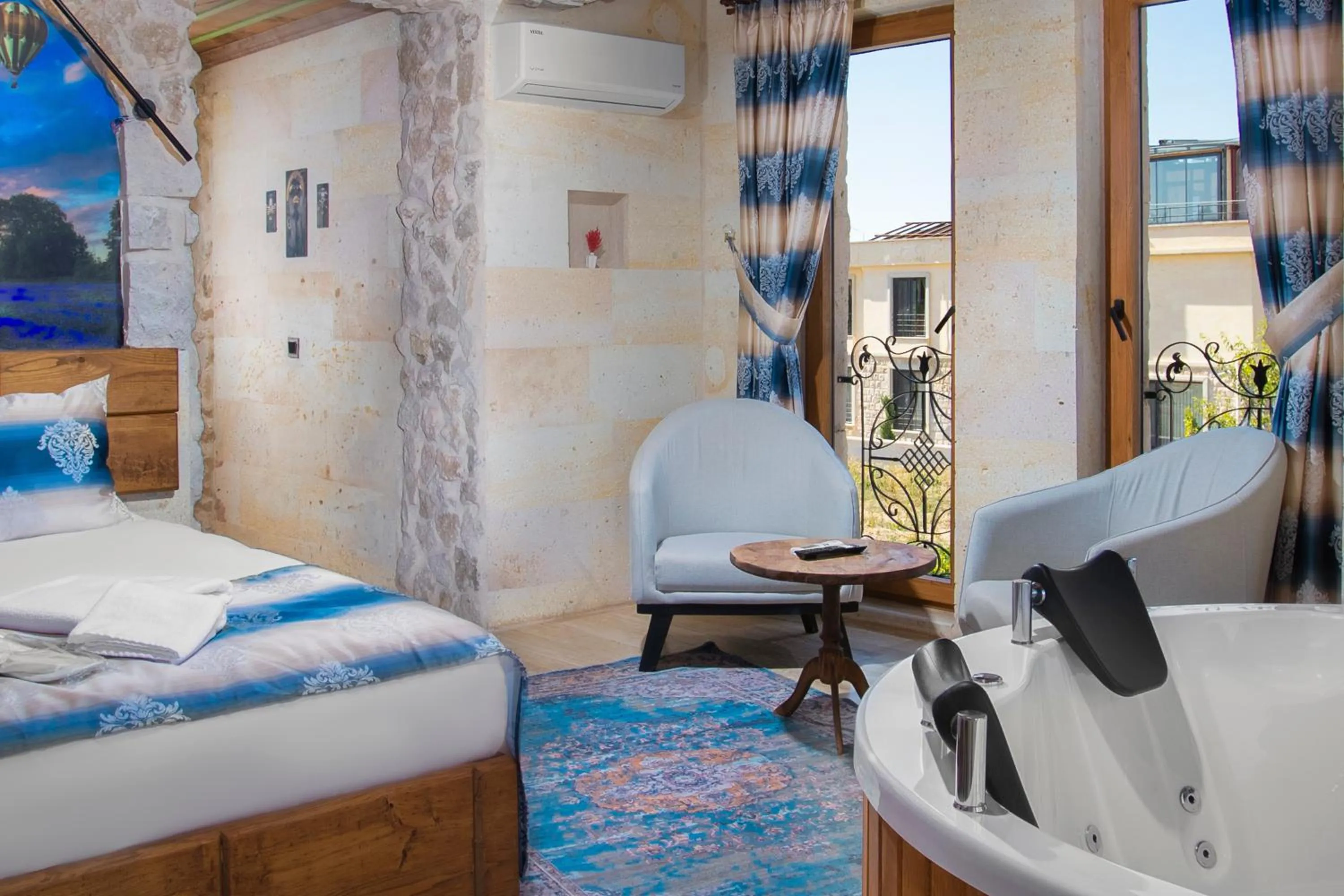 Bed in Cappadocia Fiesta Stone House