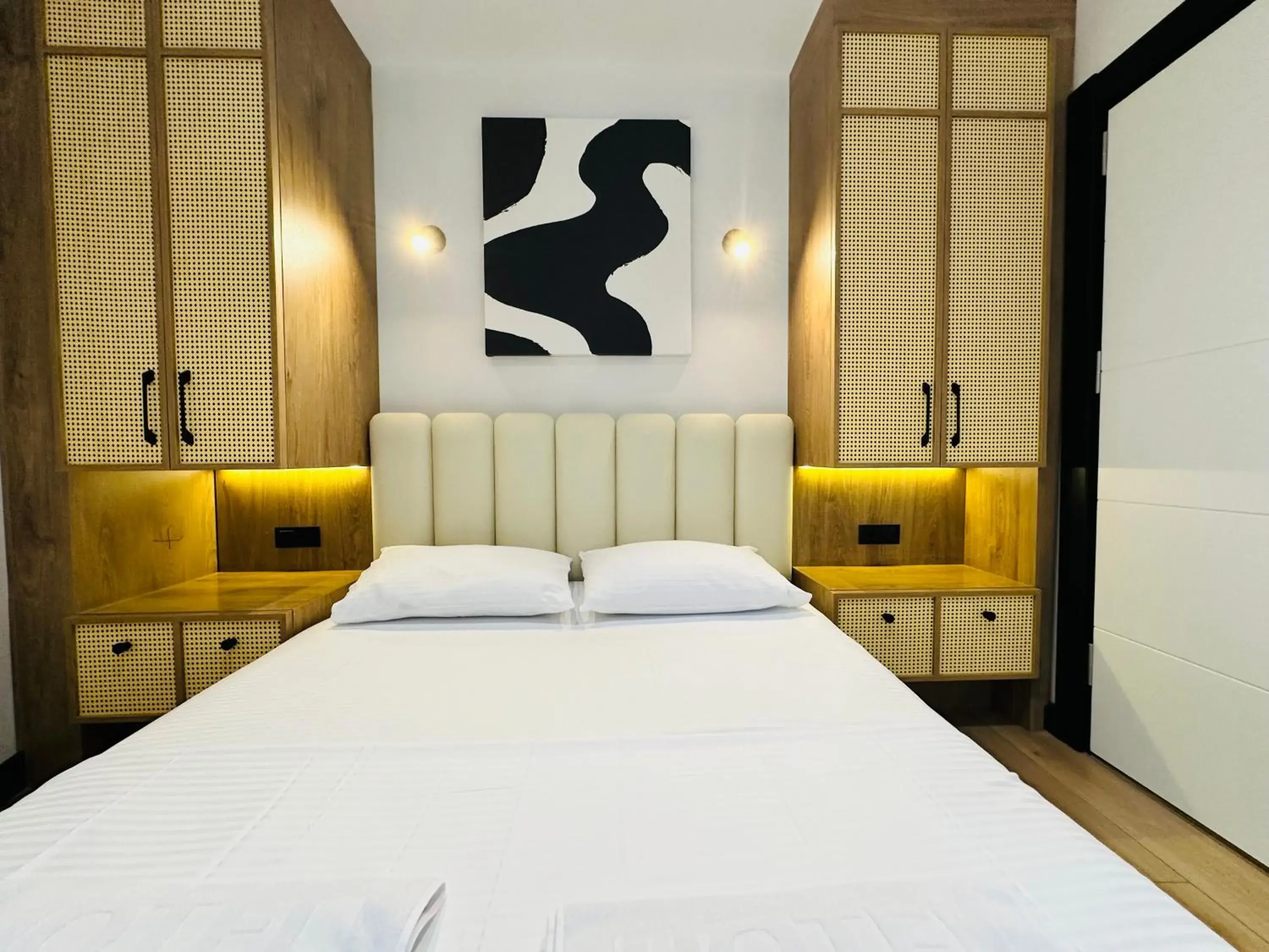 Two-Bedroom Apartment in Rose Point Residence Two-Bedroom Apartment in Rose Point Residence