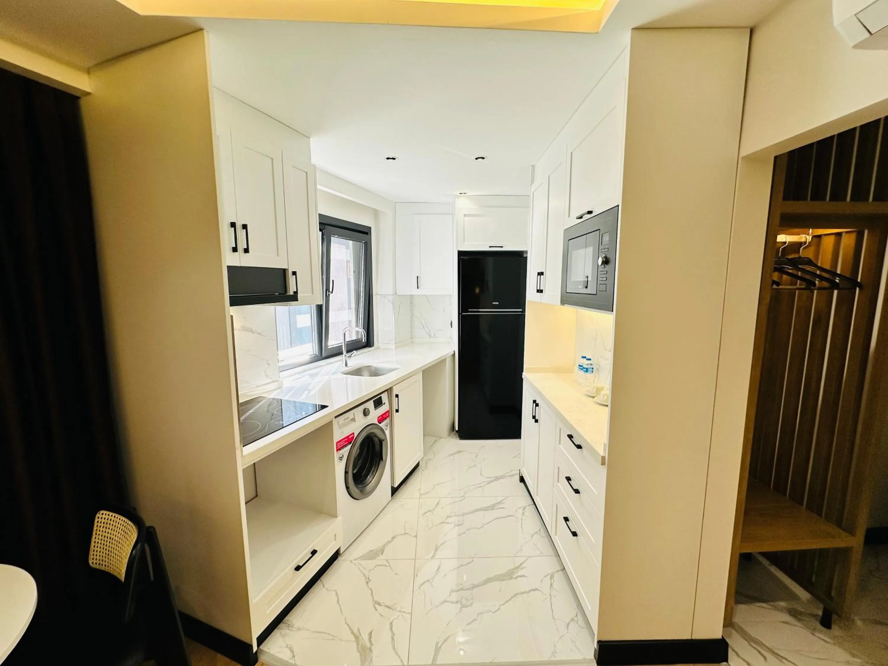 Kitchen or kitchenette in Rose Point Residence