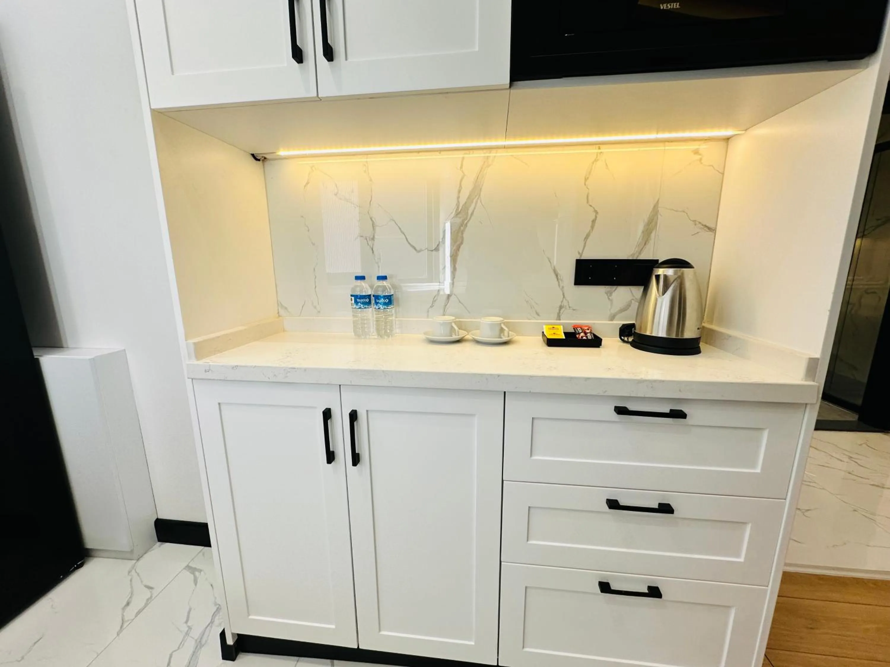 Coffee/tea facilities in Rose Point Residence