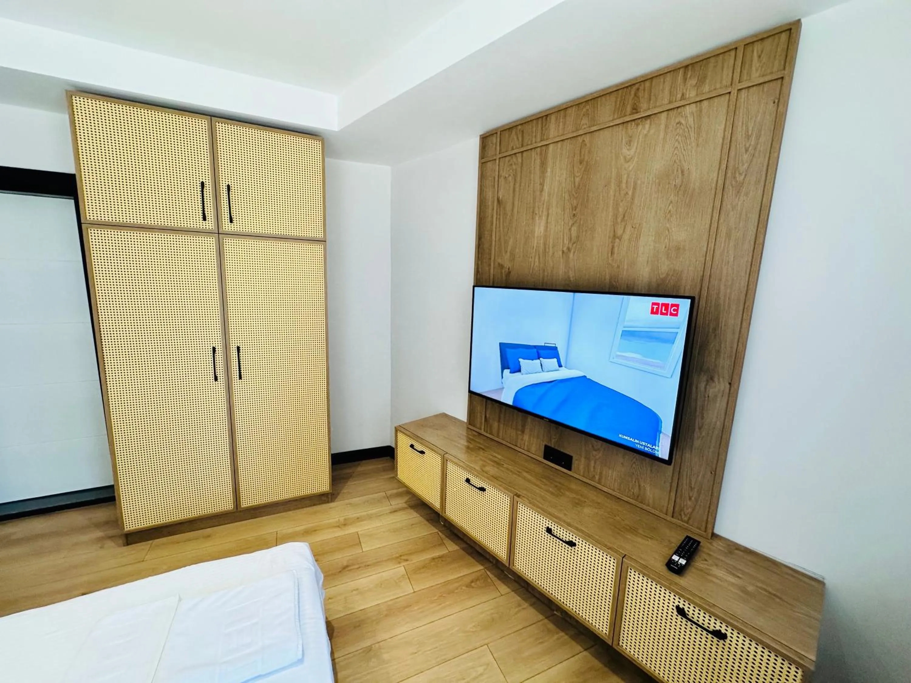 Communal lounge/ TV room, Bed in Rose Point Residence