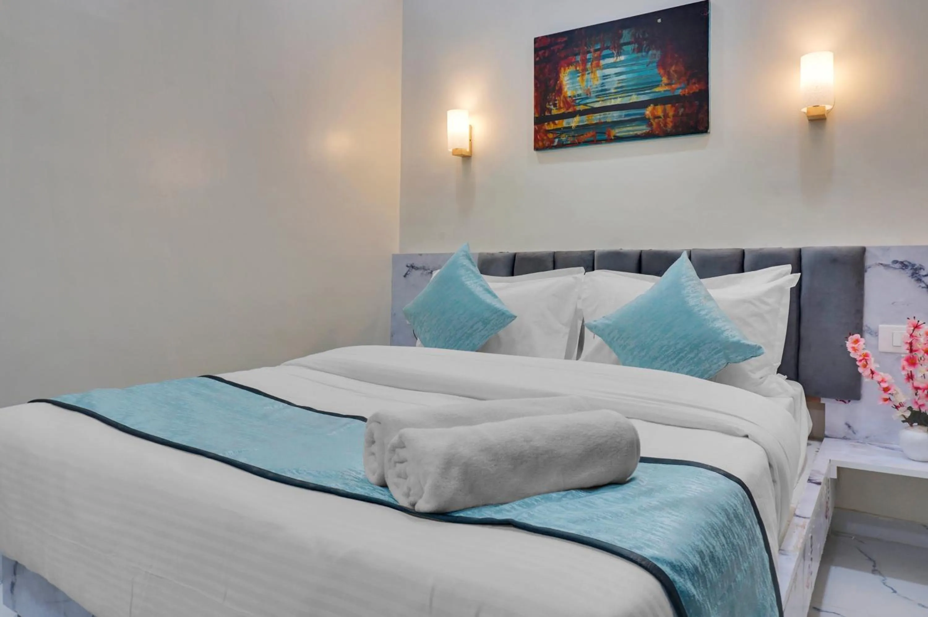 VIP, Bed in Urban Hometel