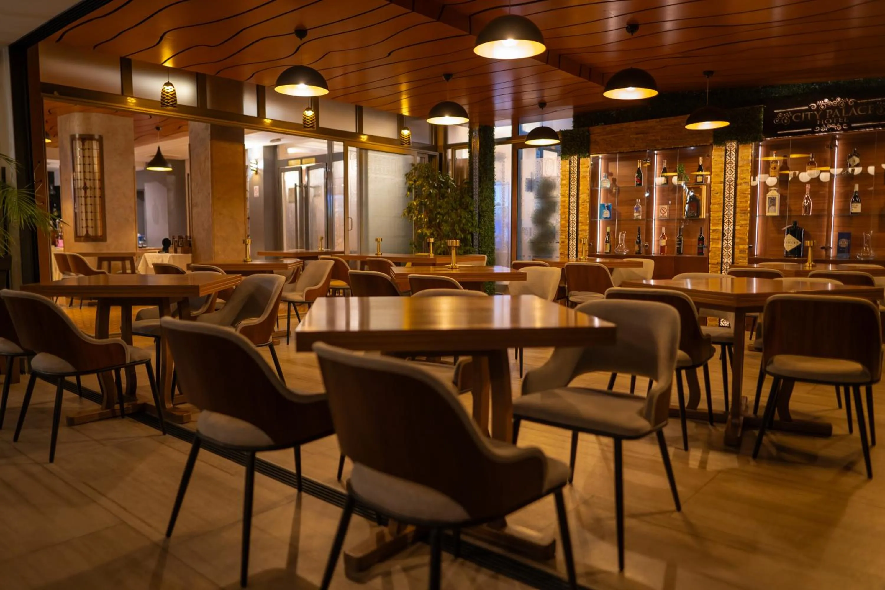 Restaurant/places to eat in City Palace Hotel