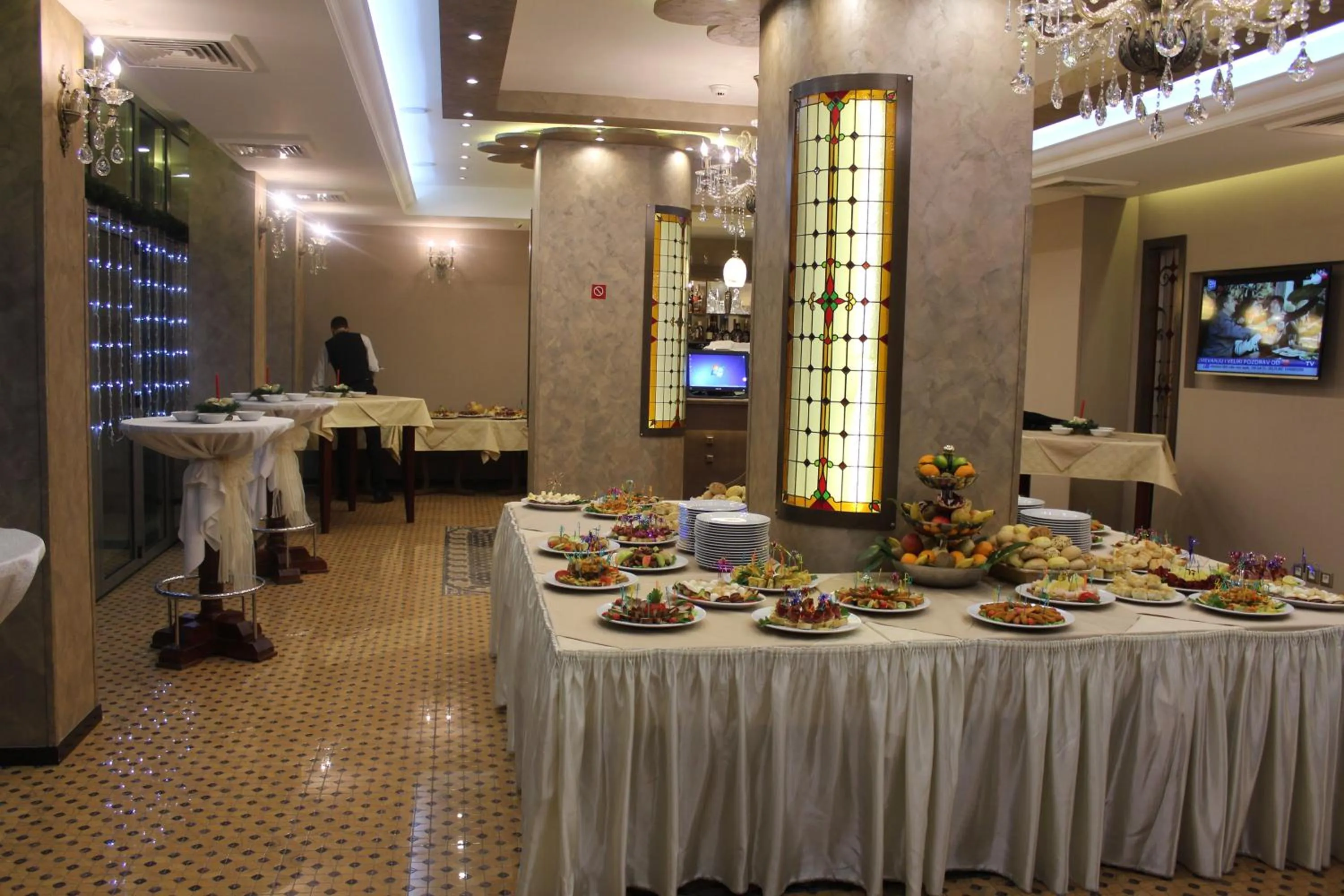 Restaurant/places to eat in City Palace Hotel