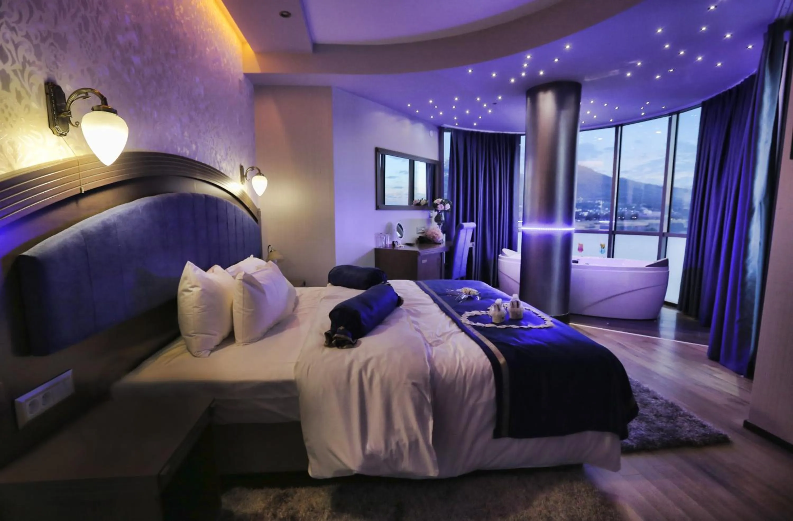 Photo of the whole room, Bed in City Palace Hotel