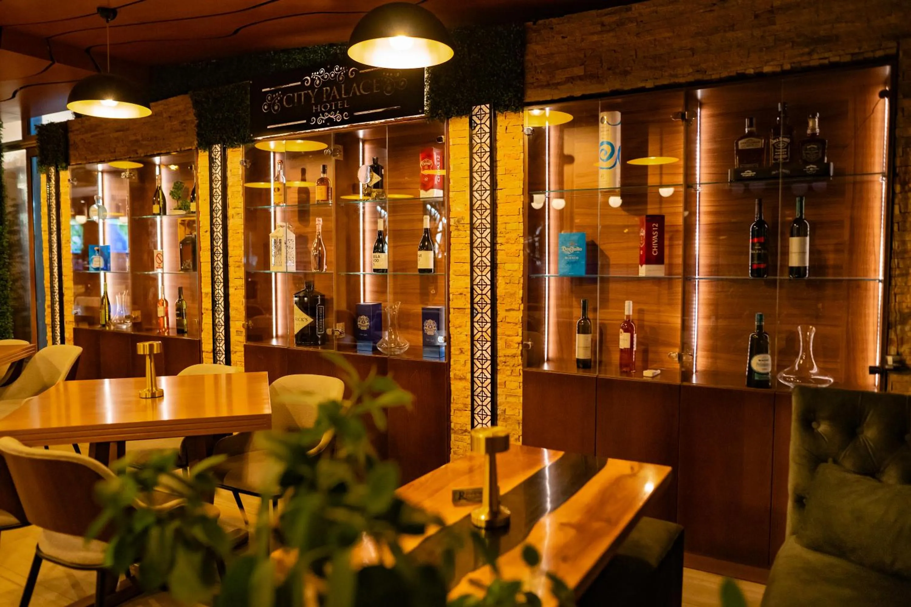 Restaurant/places to eat in City Palace Hotel