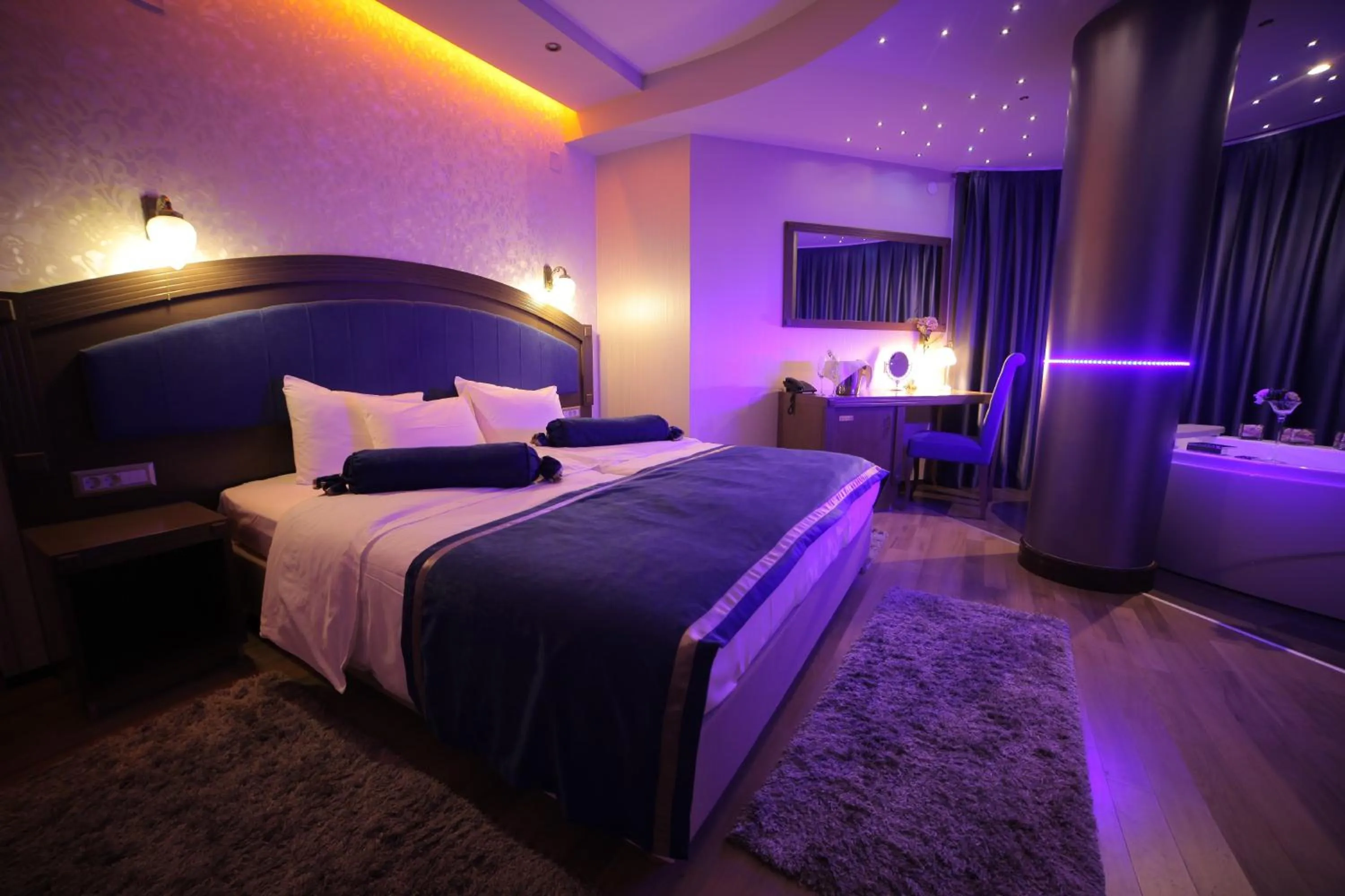 Photo of the whole room, Bed in City Palace Hotel