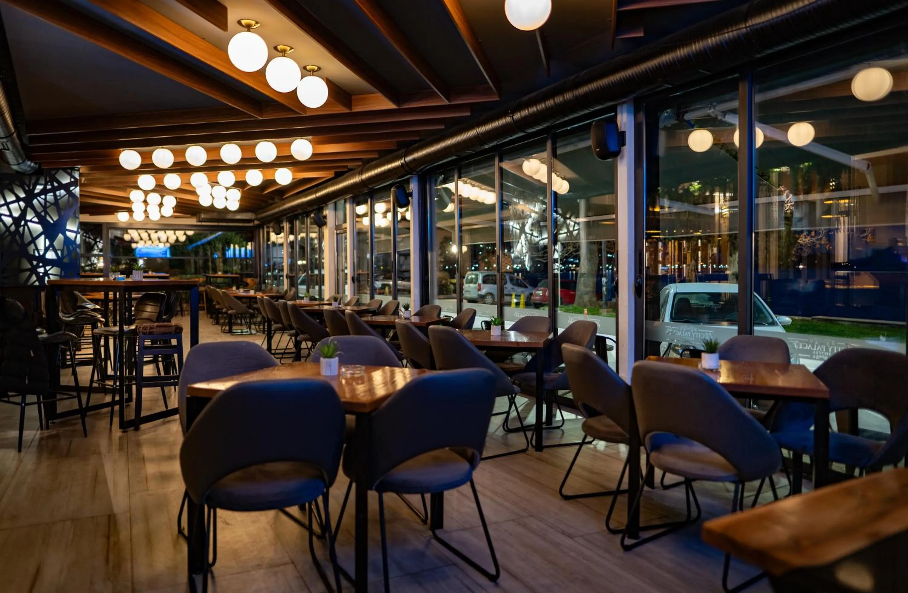 Restaurant/places to eat in City Palace Hotel