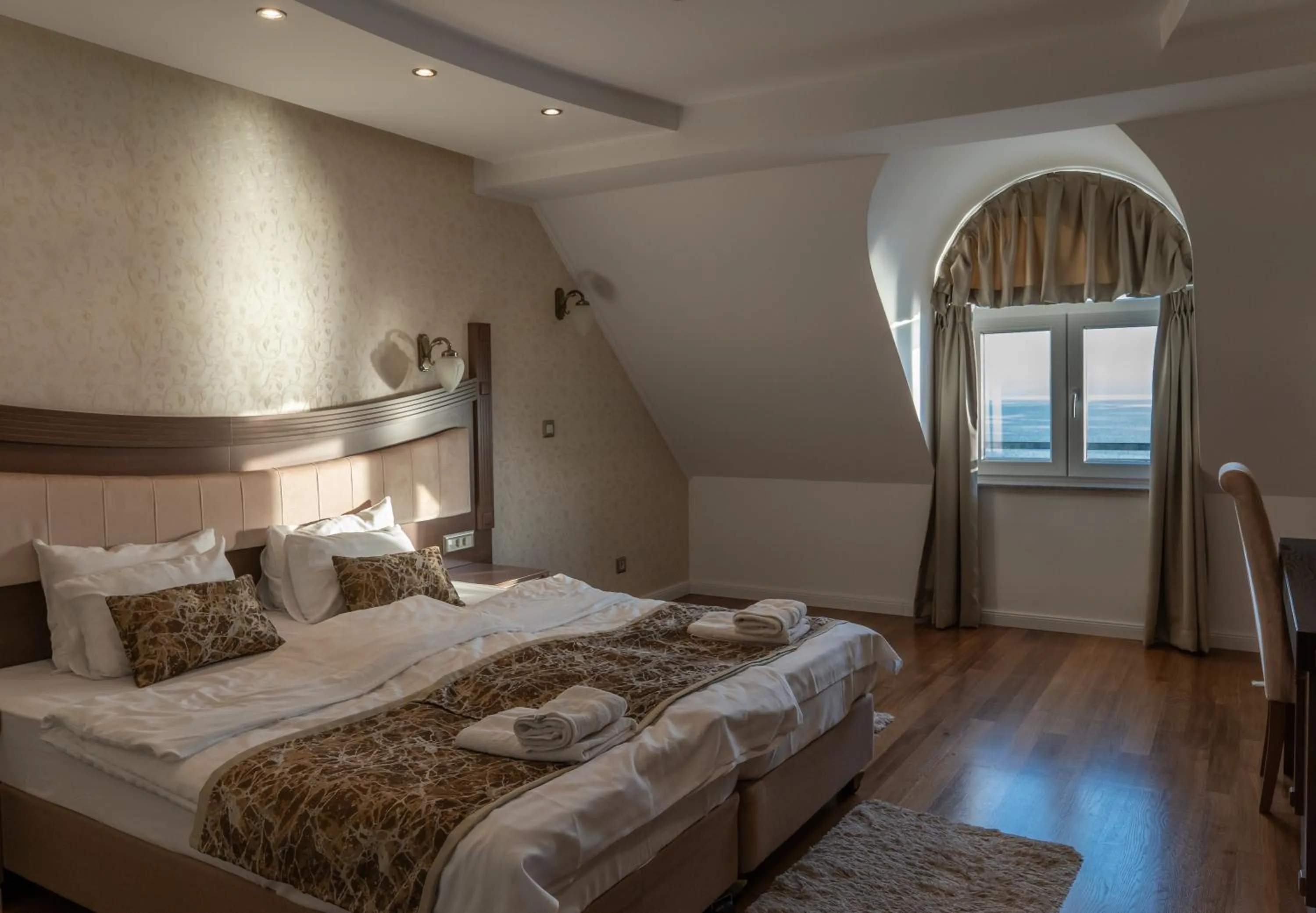 Bed in City Palace Hotel