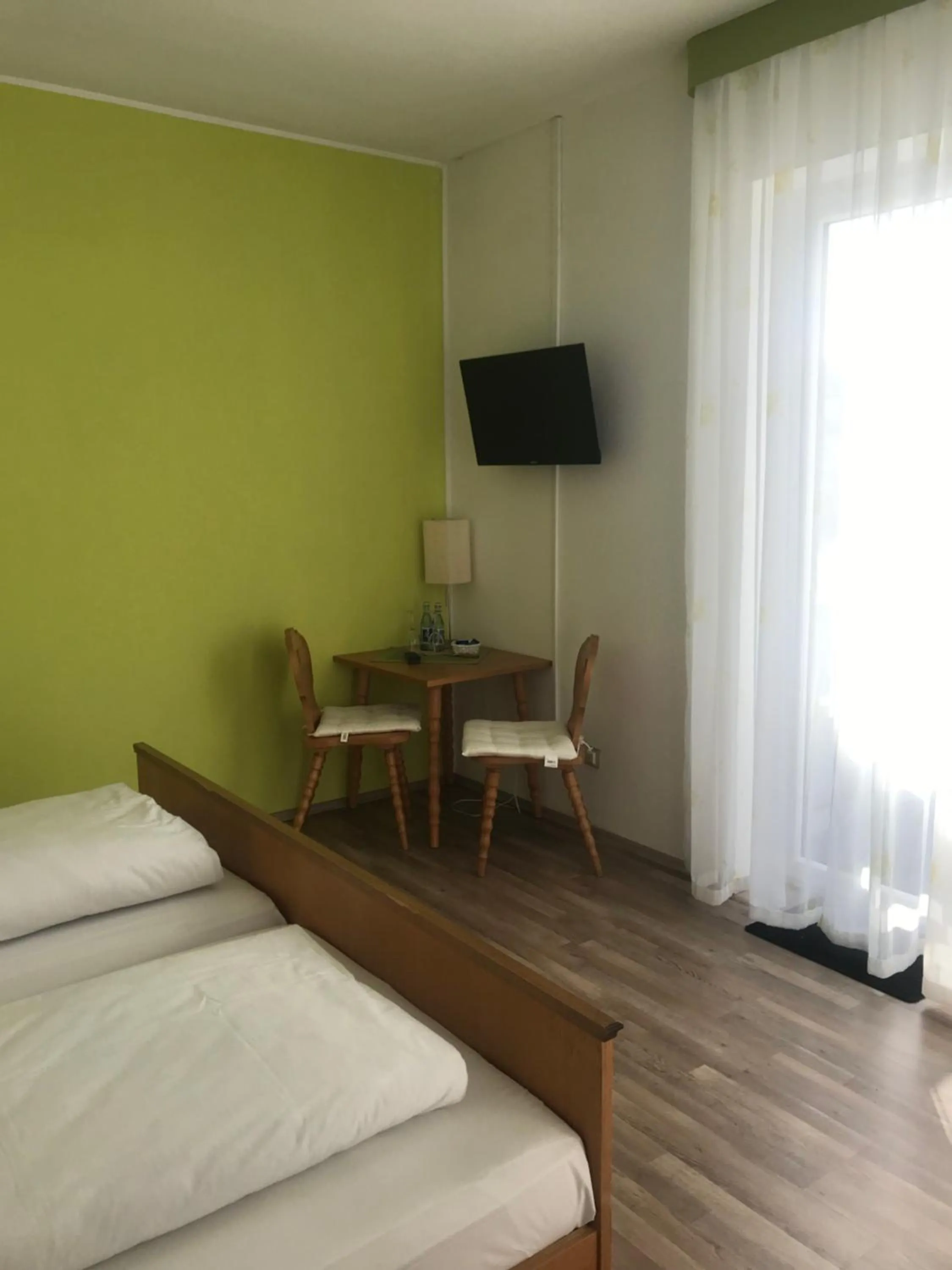 Photo of the whole room, Bed in Gasthof und Pension Zur Frischen Quelle