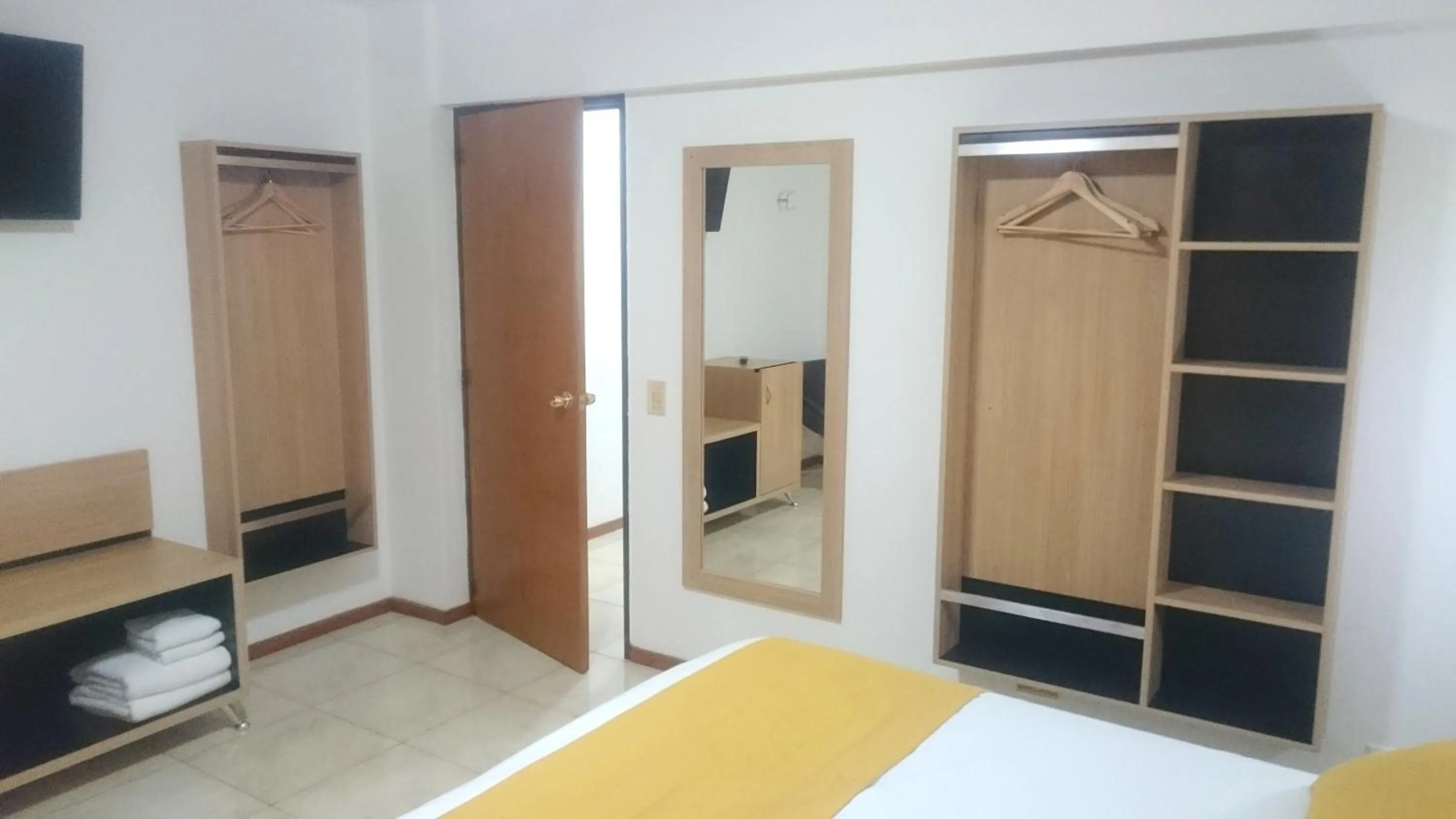 Decorative detail, Bed in Apartamentos Mendoza Premium