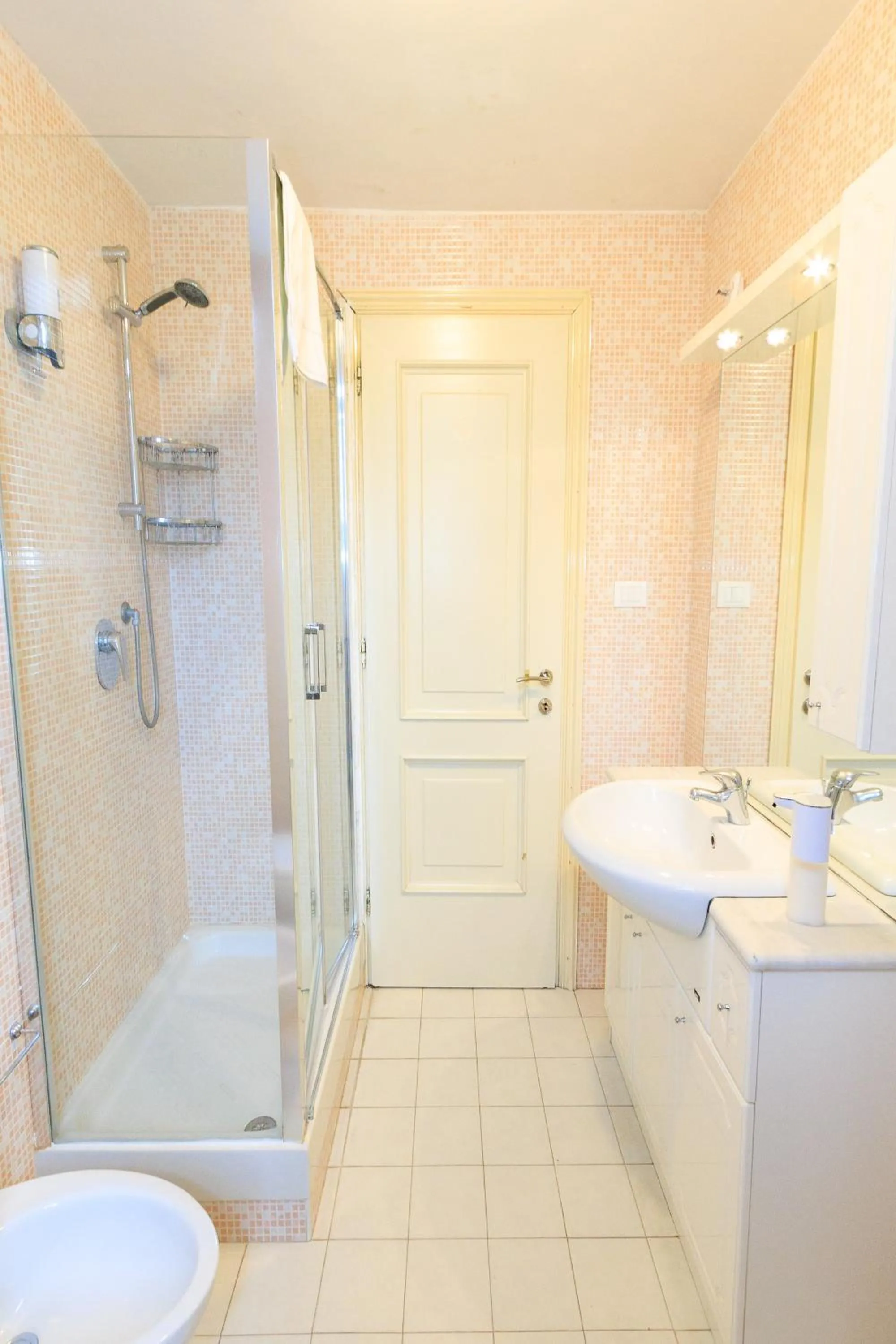 Shower in Vespasiano 49
