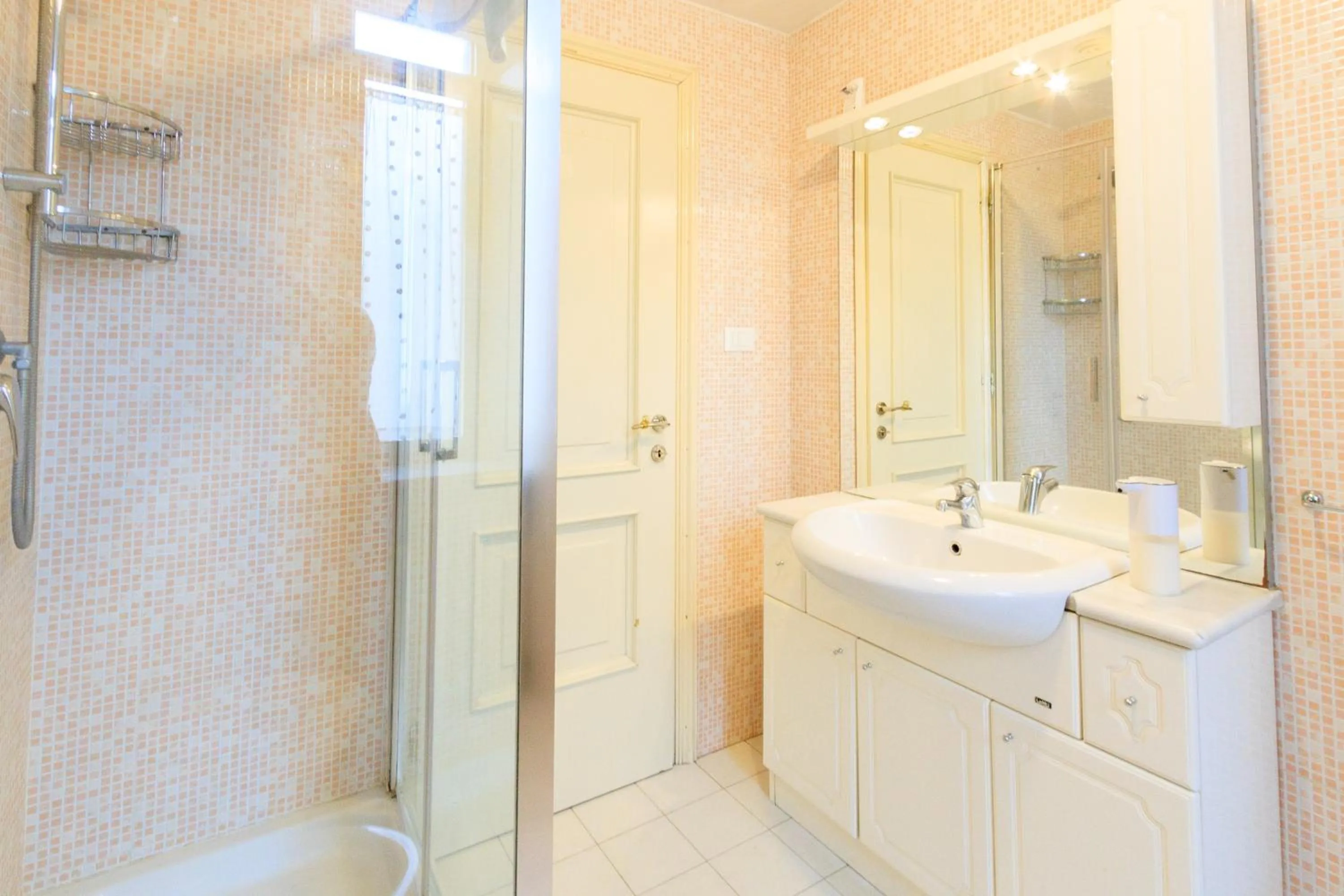 Bathroom in Vespasiano 49