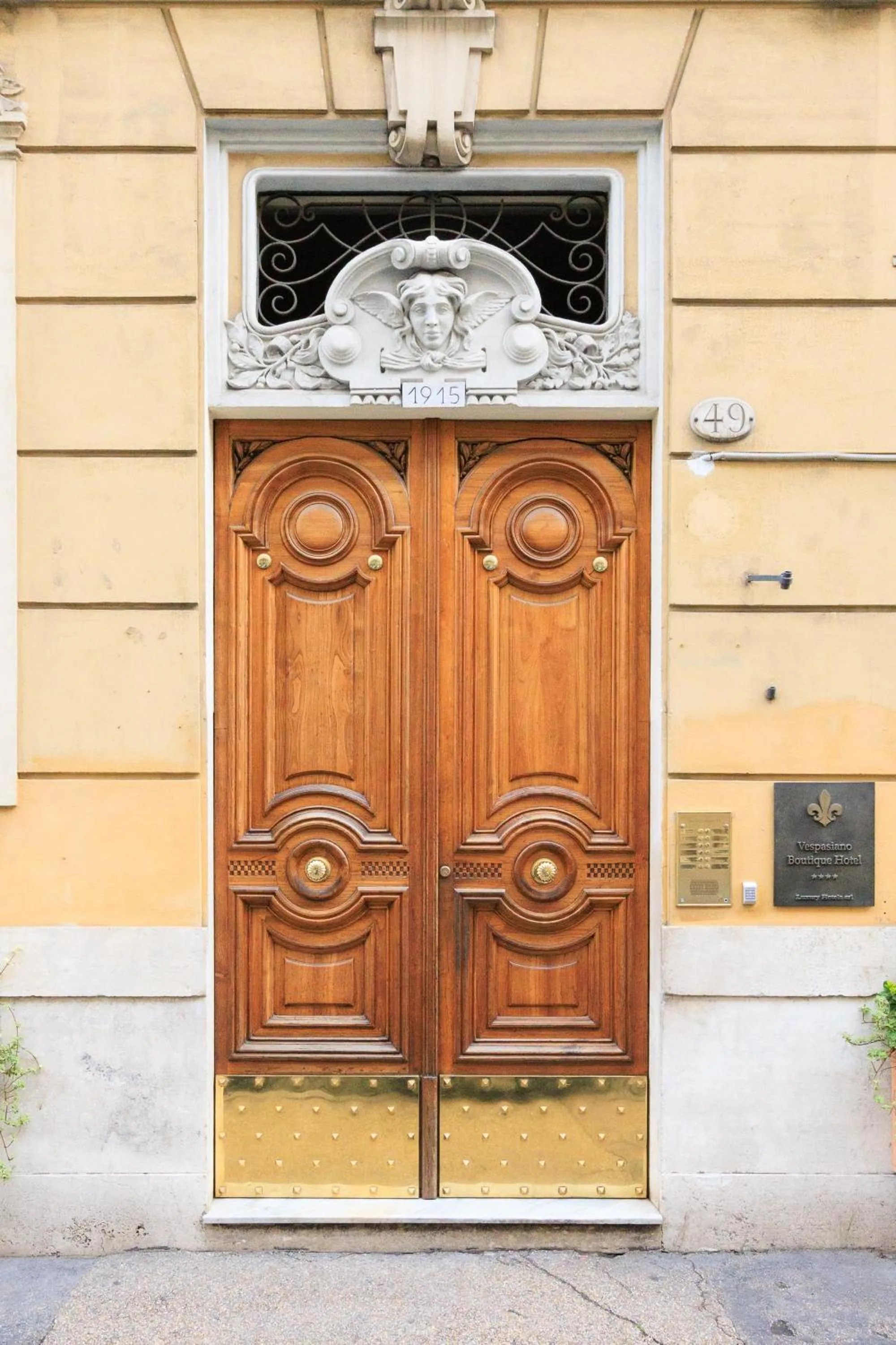 Facade/entrance in Vespasiano 49