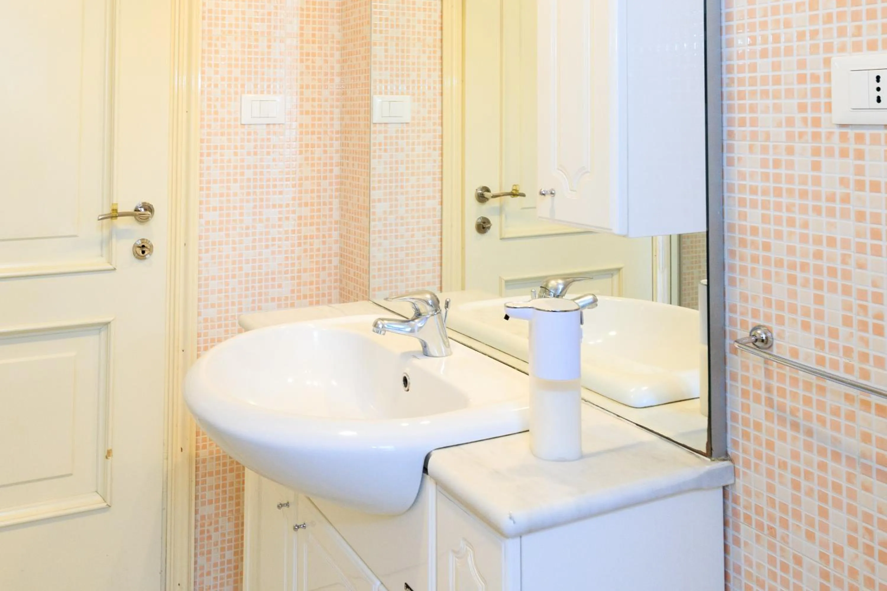 Bathroom in Vespasiano 49
