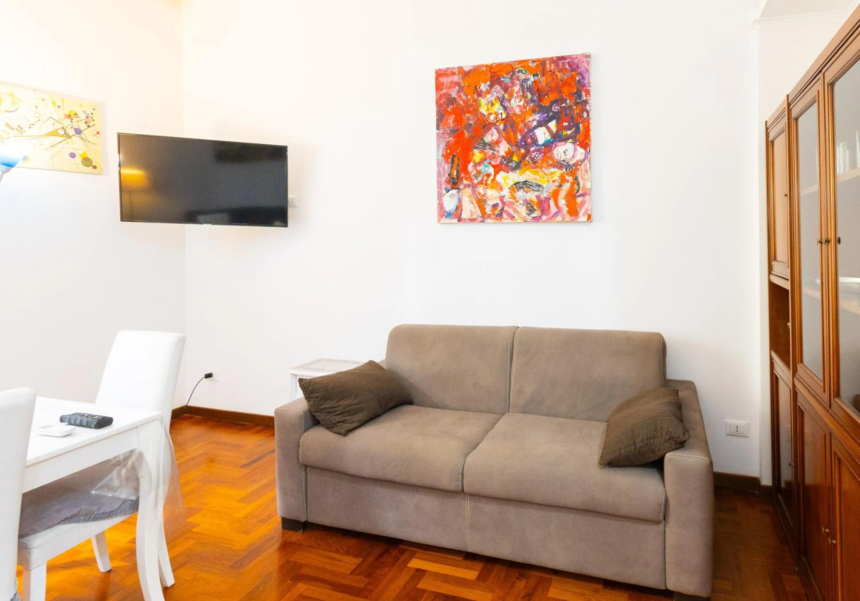 TV and multimedia in Vespasiano 49