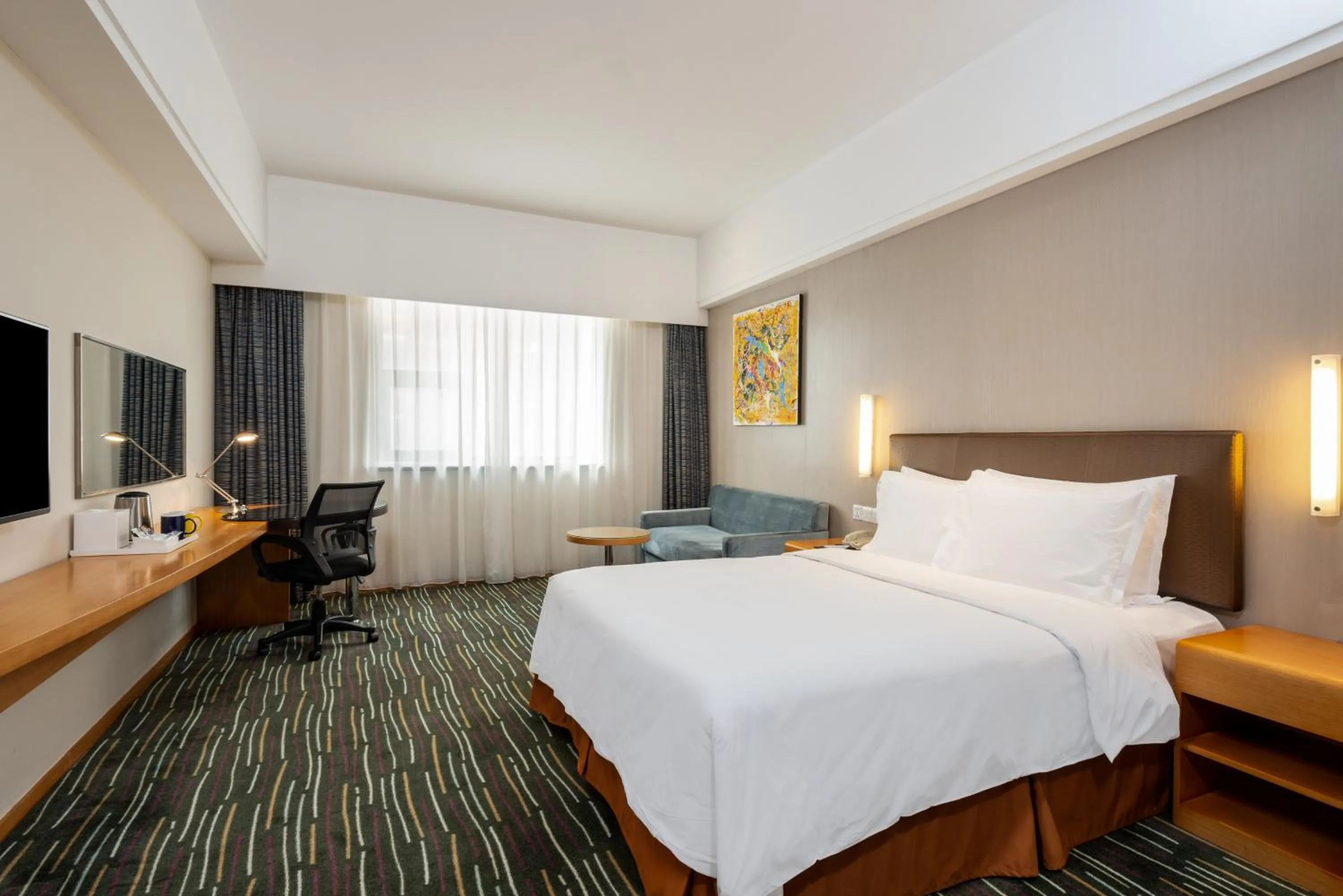 Photo of the whole room, Bed in Holiday Inn Express Shanghai New Jinqiao by IHG