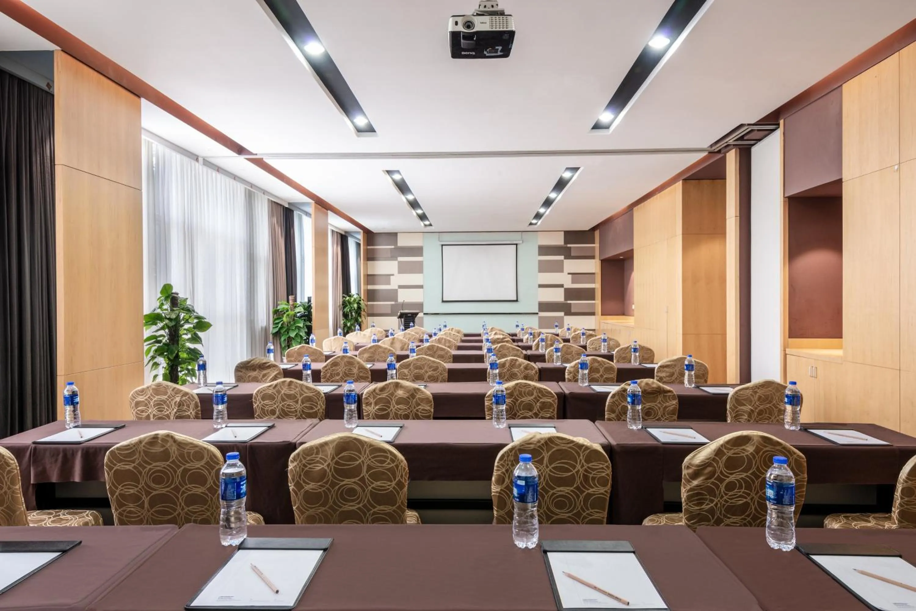 Meeting/conference room in Holiday Inn Express Shanghai New Jinqiao by IHG