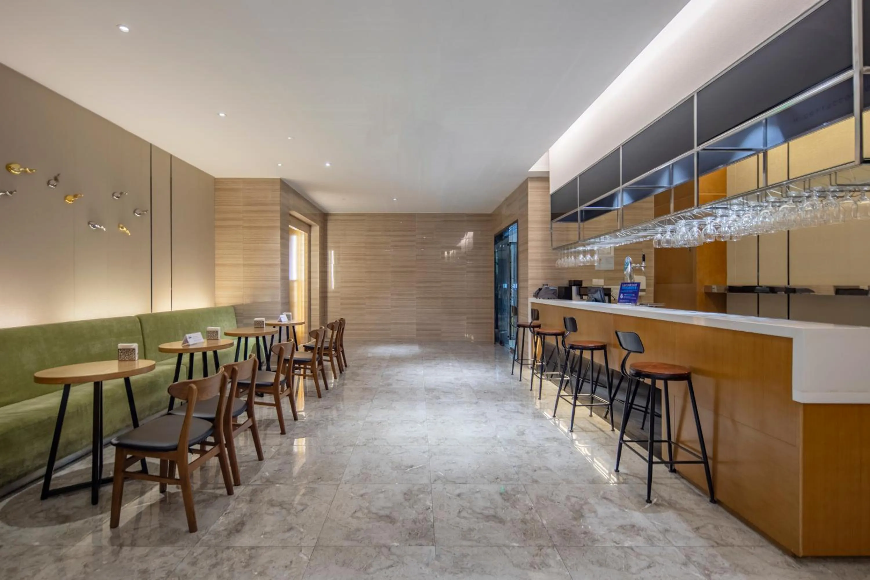 Restaurant/places to eat in Holiday Inn Express Shanghai New Jinqiao by IHG