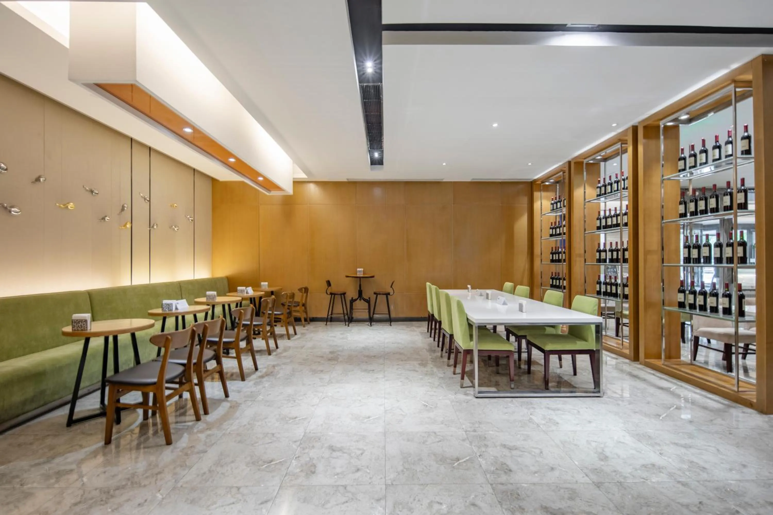 Restaurant/places to eat in Holiday Inn Express Shanghai New Jinqiao by IHG