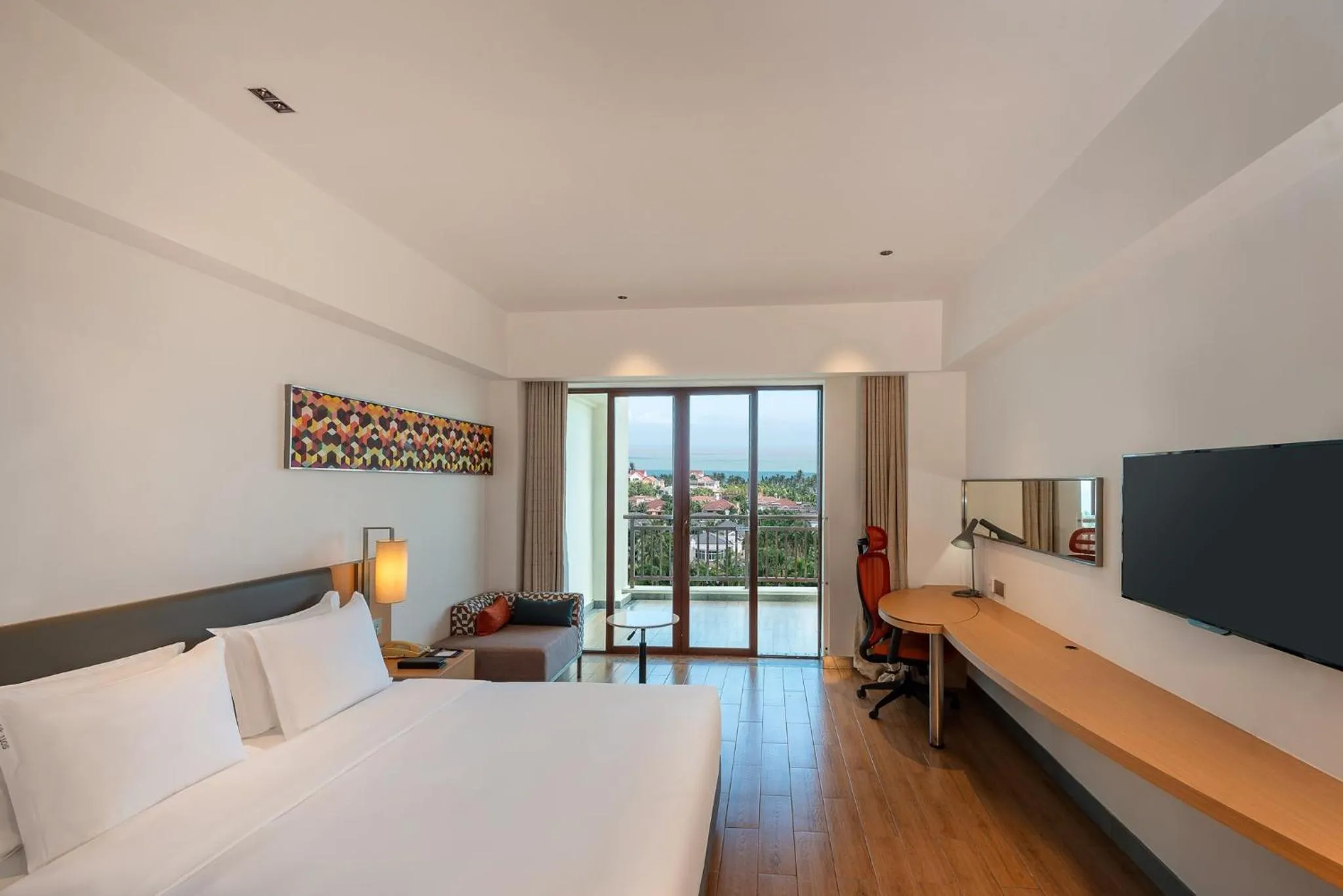 Photo of the whole room, Bed in Holiday Inn Express Haikou West Coast by IHG