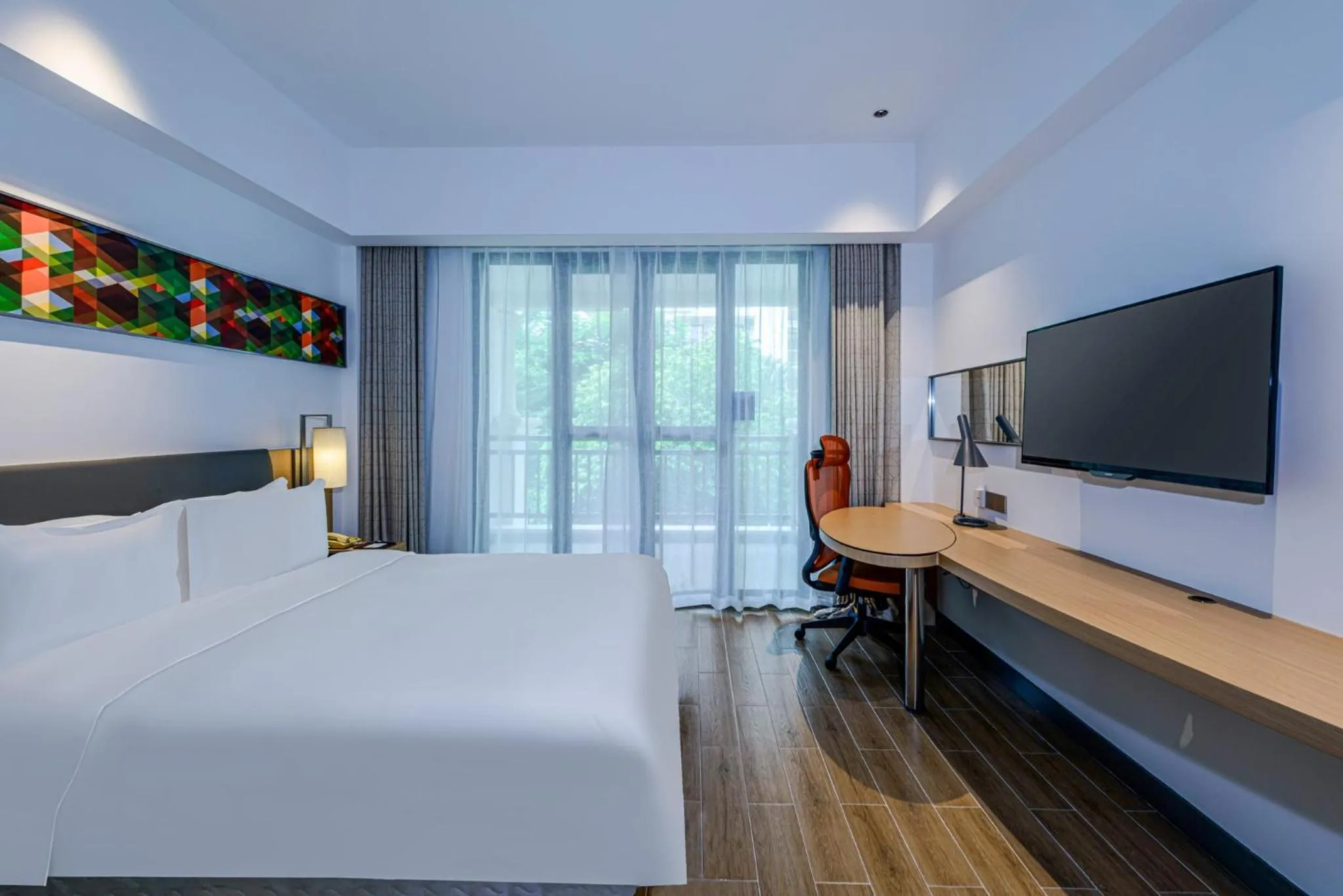 Photo of the whole room, Bed in Holiday Inn Express Haikou West Coast by IHG