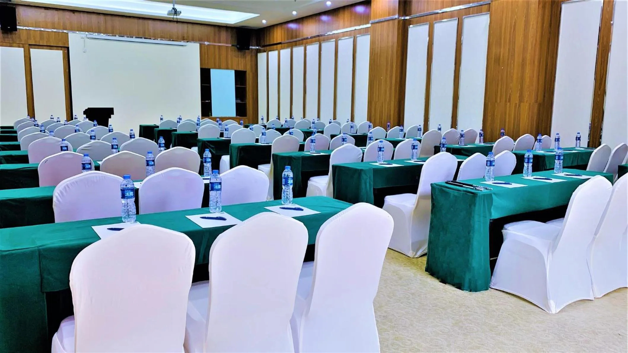 Meeting/conference room in Holiday Inn Express Haikou West Coast by IHG