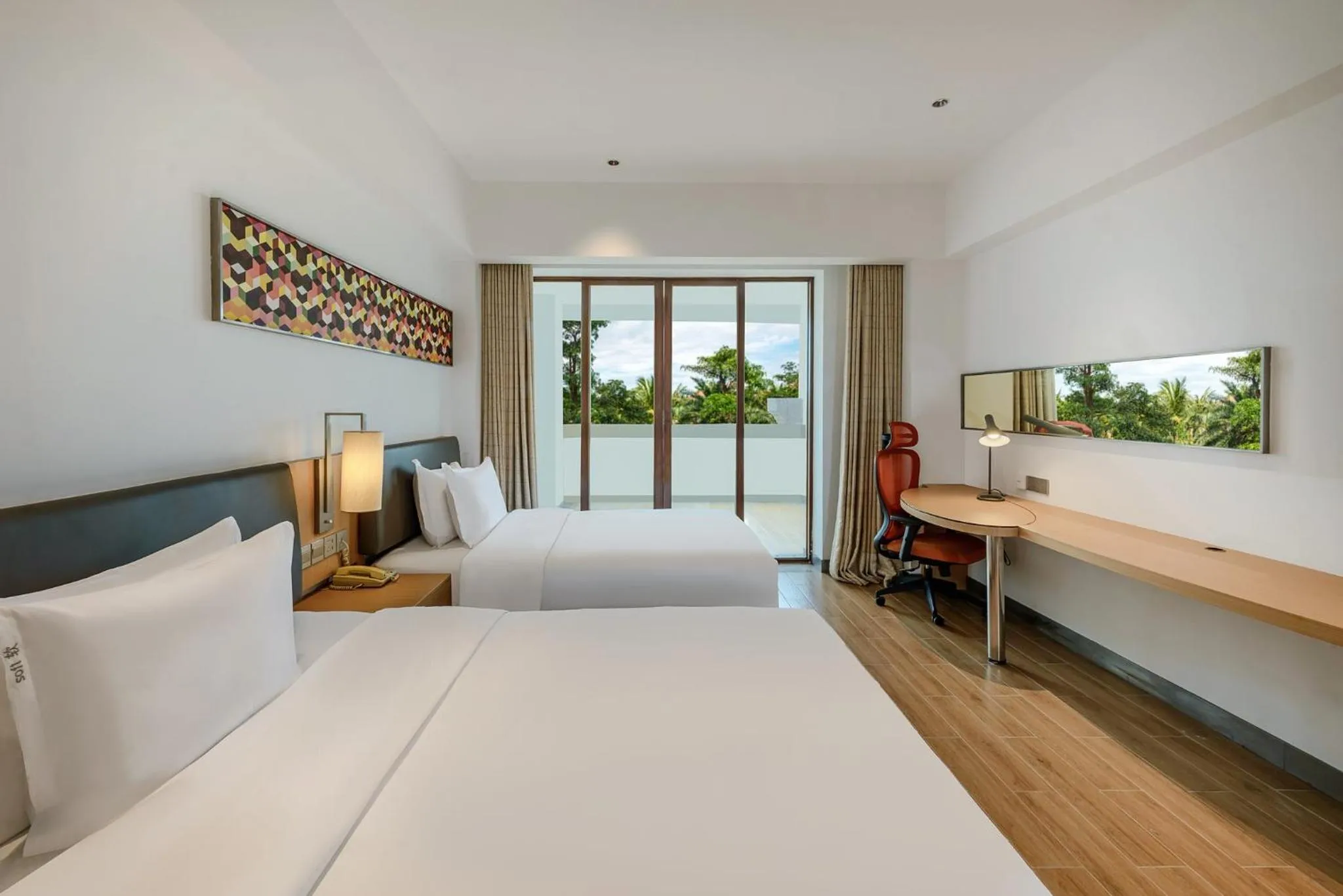 Photo of the whole room, Bed in Holiday Inn Express Haikou West Coast by IHG