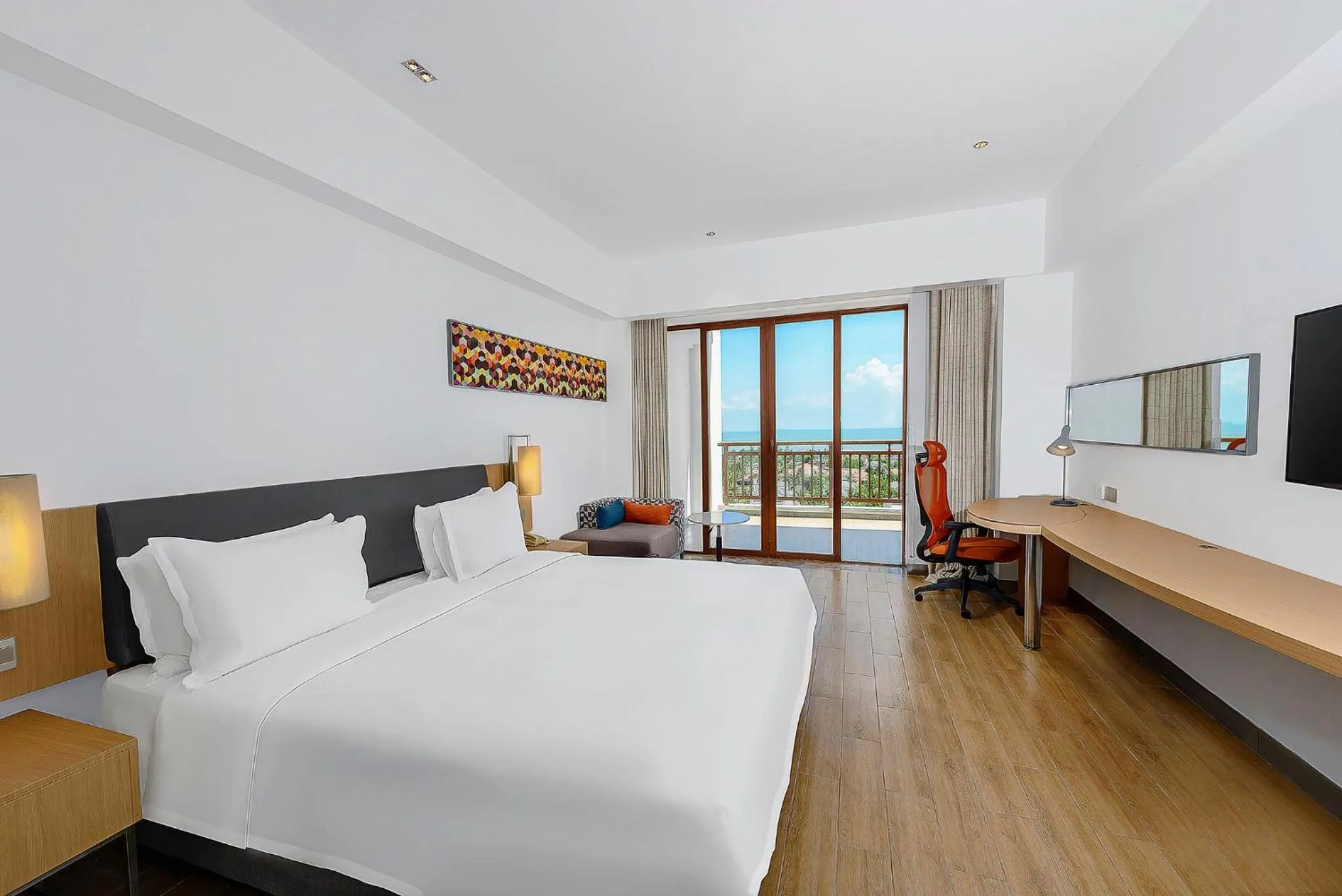 Photo of the whole room, Bed in Holiday Inn Express Haikou West Coast by IHG