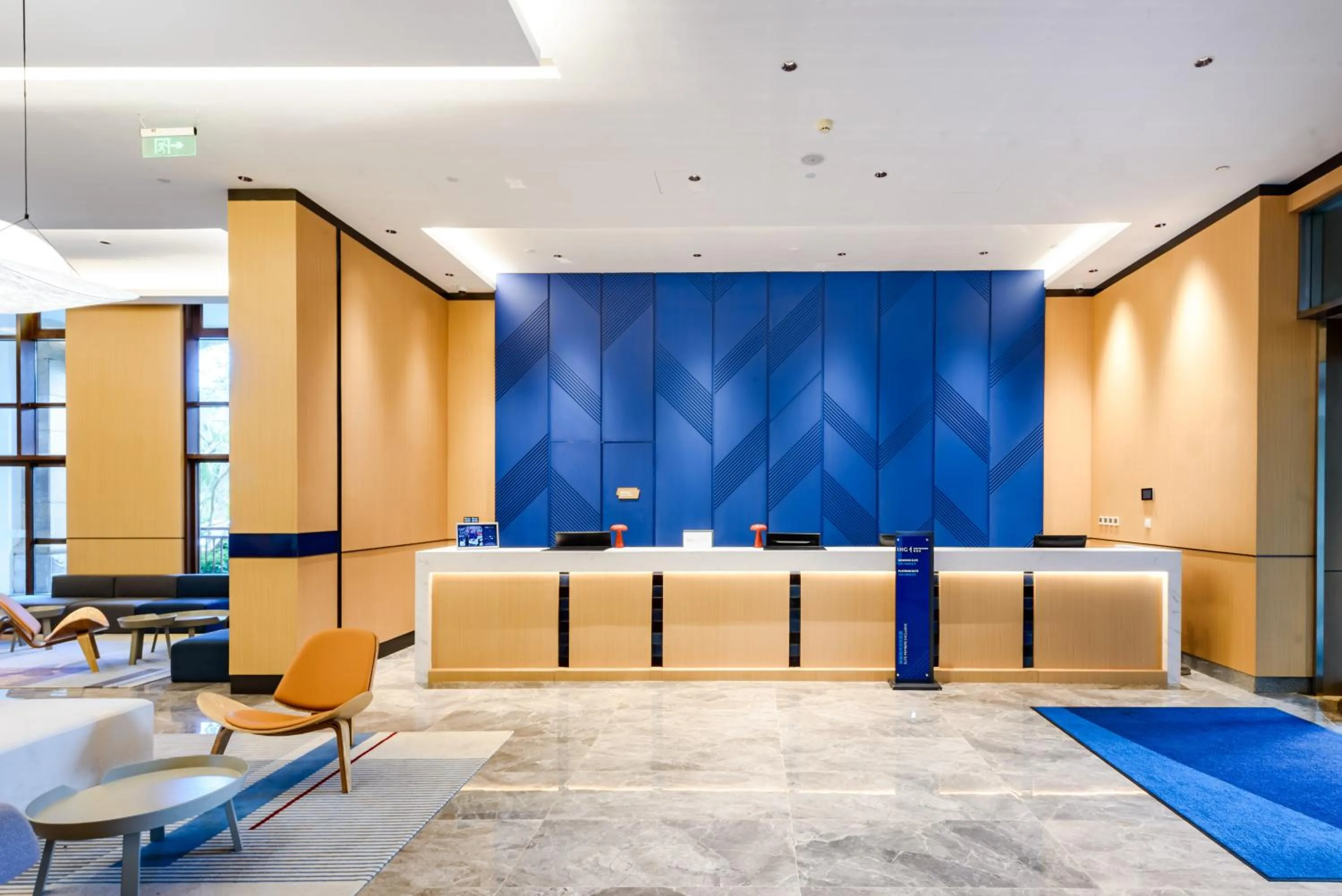Lobby or reception in Holiday Inn Express Haikou West Coast by IHG