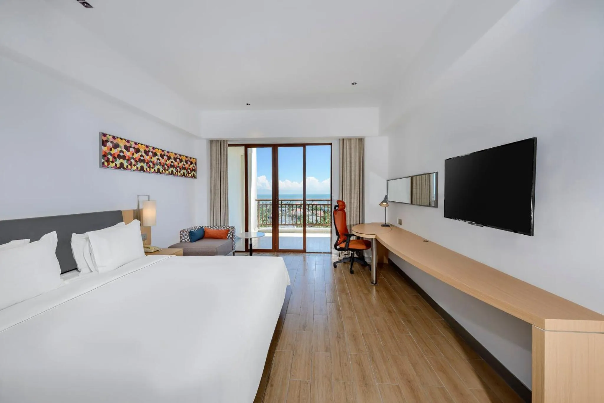 Photo of the whole room, Bed in Holiday Inn Express Haikou West Coast by IHG