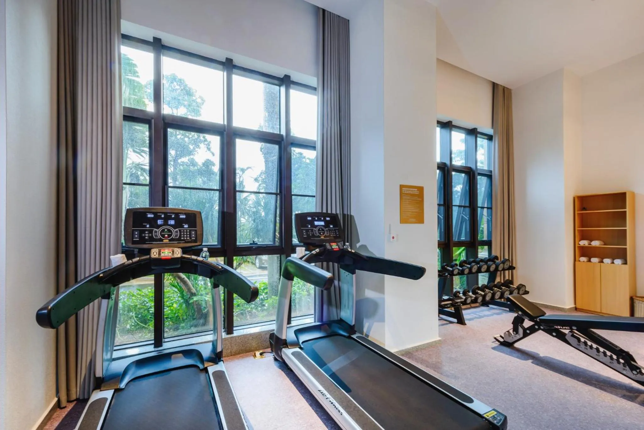 Fitness centre/facilities in Holiday Inn Express Haikou West Coast by IHG