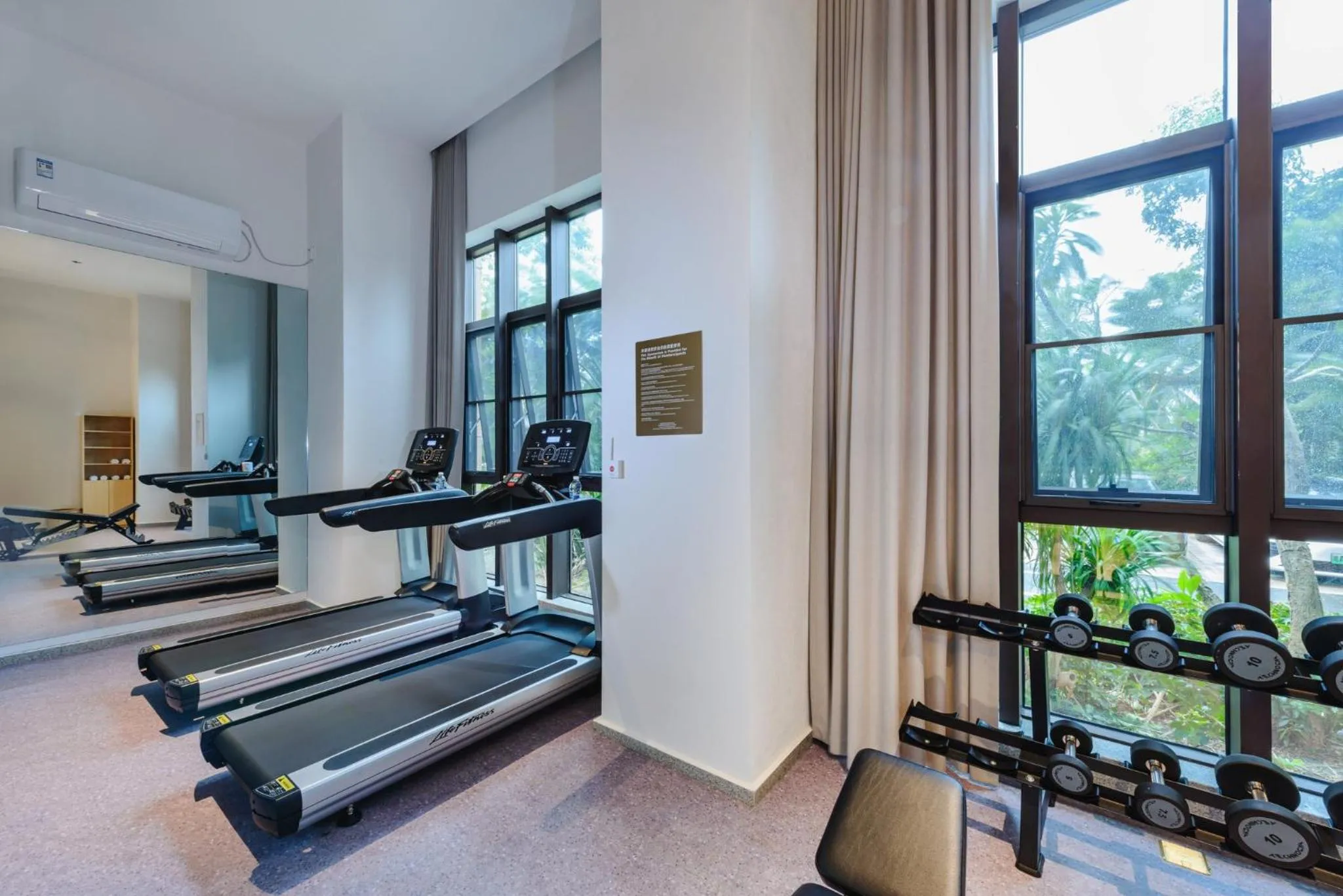 Fitness centre/facilities in Holiday Inn Express Haikou West Coast by IHG