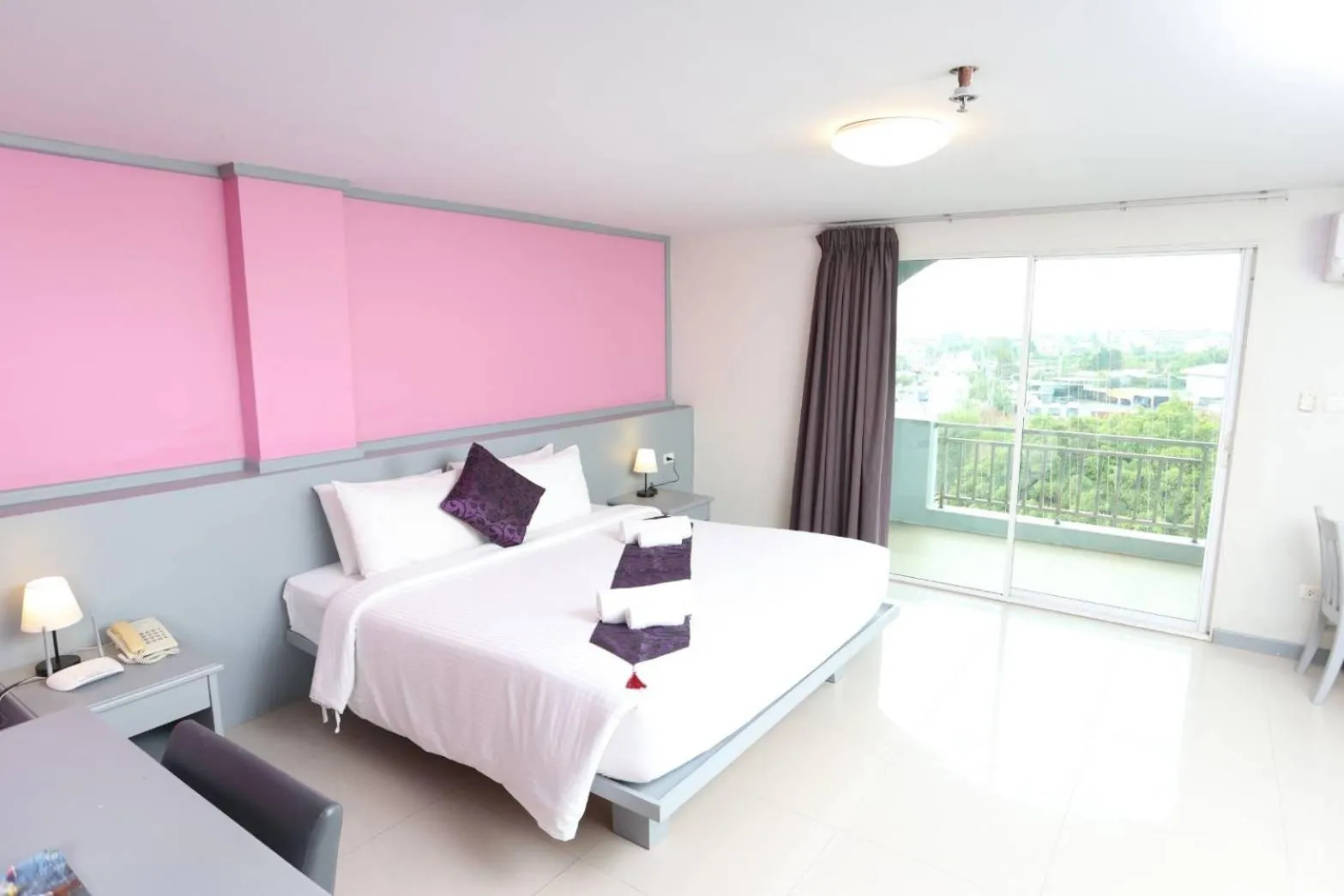 Double Room in Convenient Grand Plus Hotel Suvarnabhumi