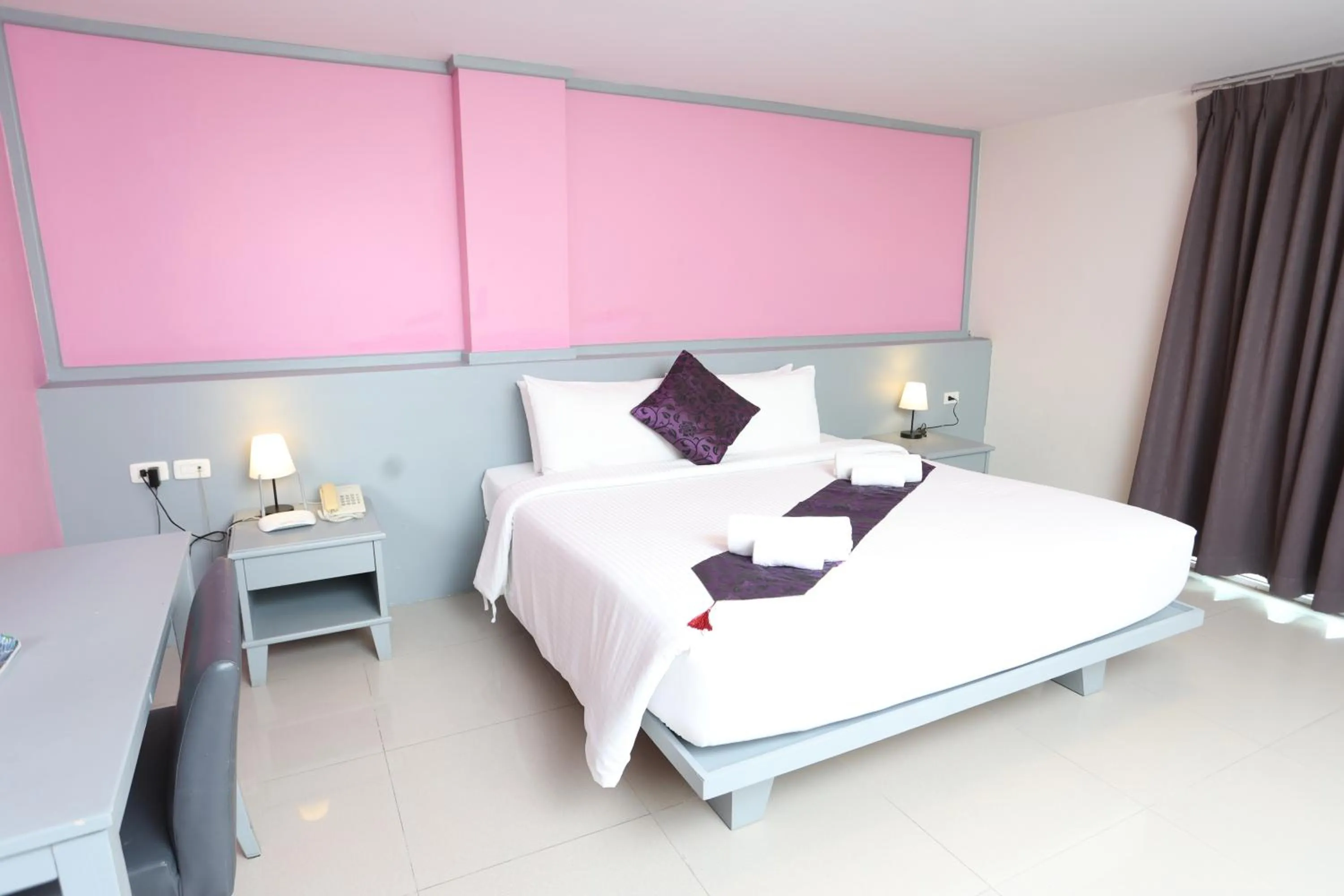 Bed in Convenient Grand Plus Hotel Suvarnabhumi