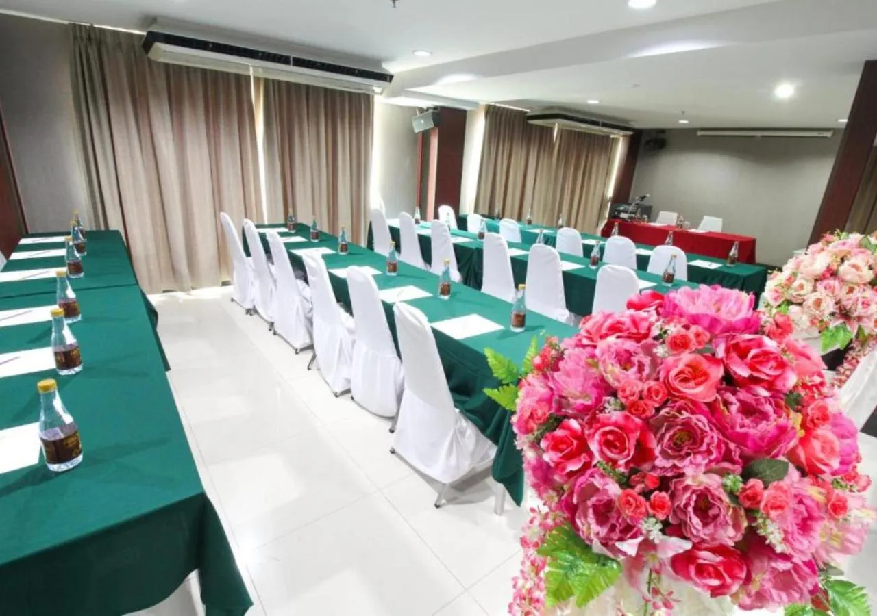 Meeting/conference room in Convenient Grand Plus Hotel Suvarnabhumi
