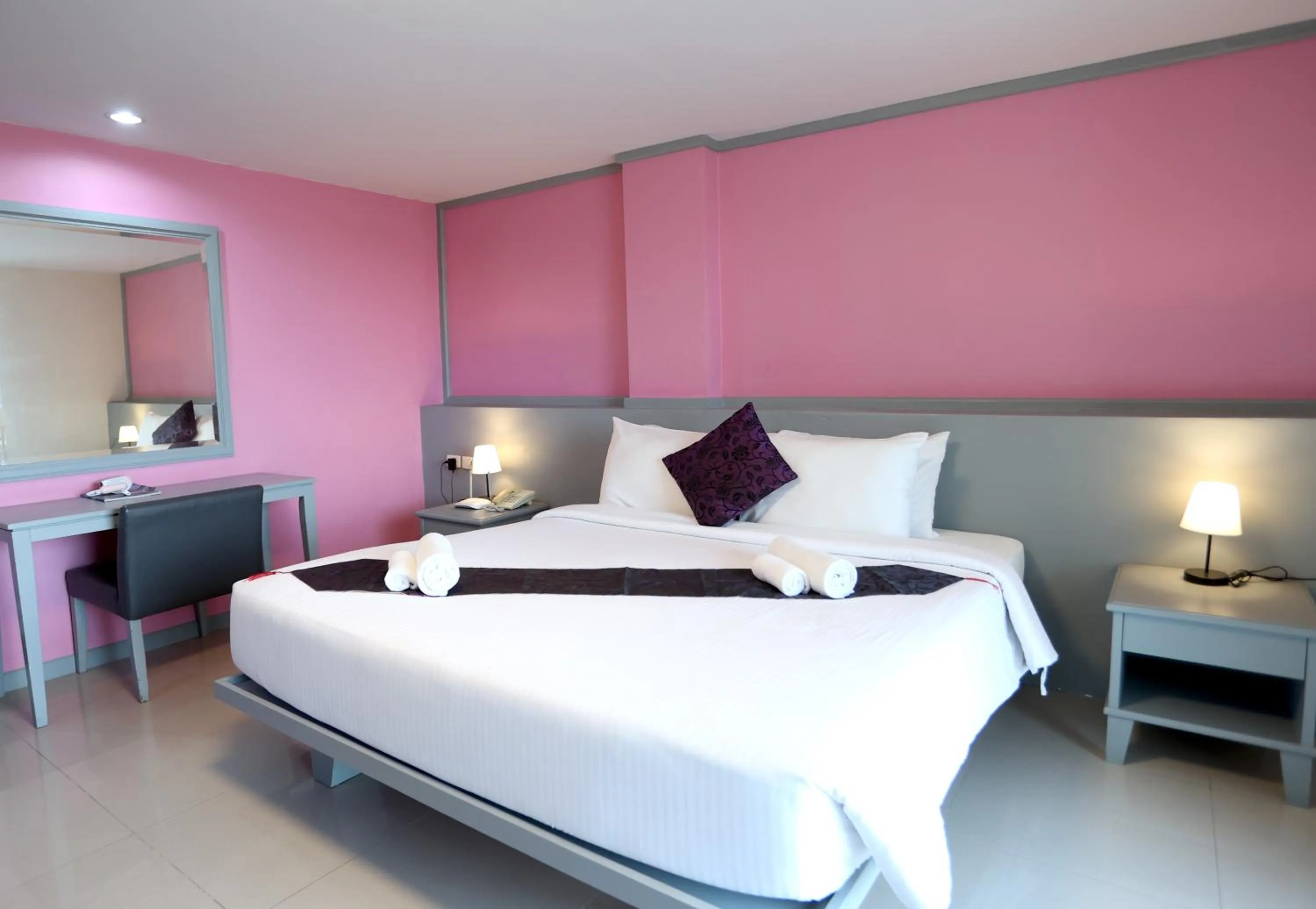 Bed in Convenient Grand Plus Hotel Suvarnabhumi