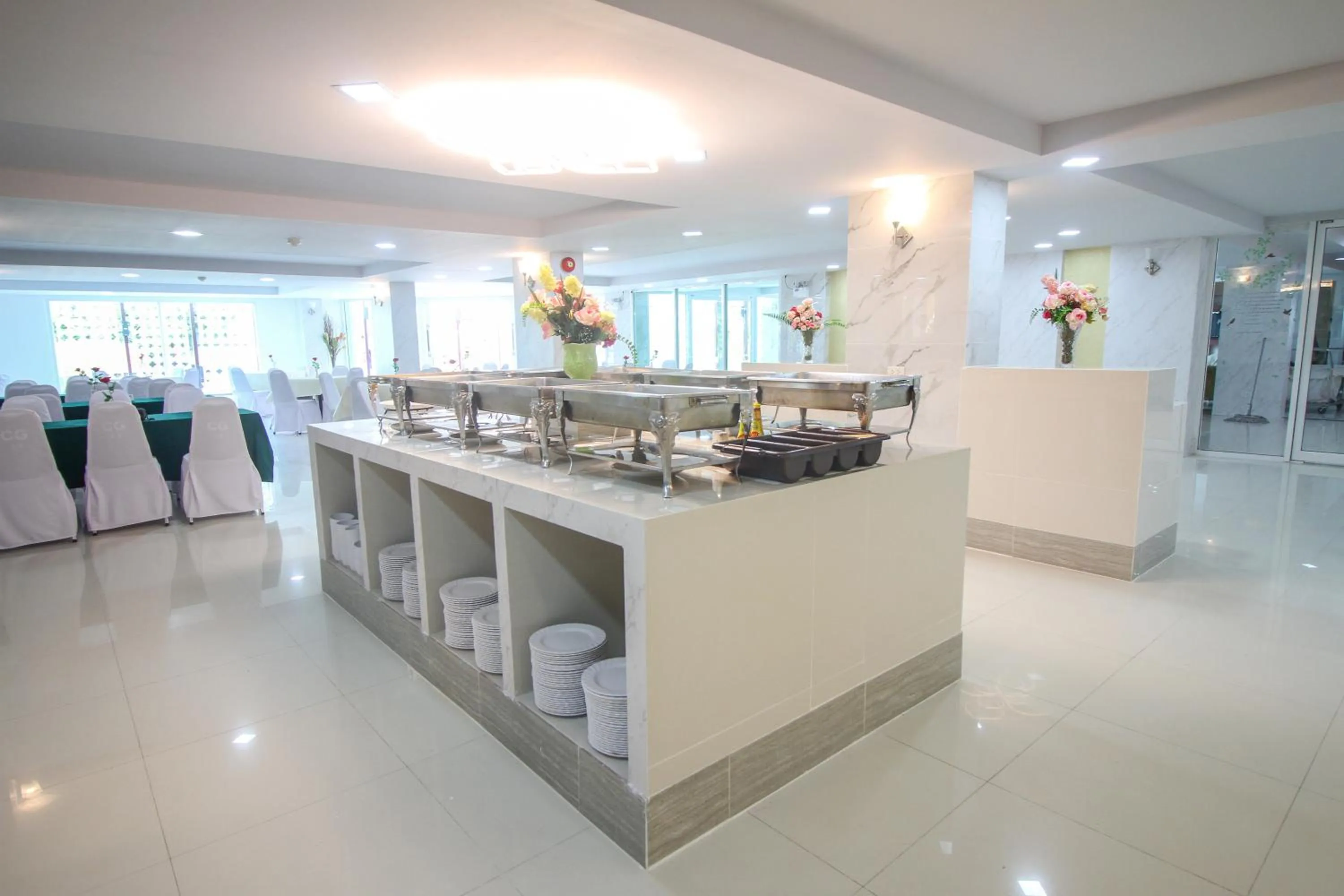 Food and drinks in Convenient Grand Plus Hotel Suvarnabhumi