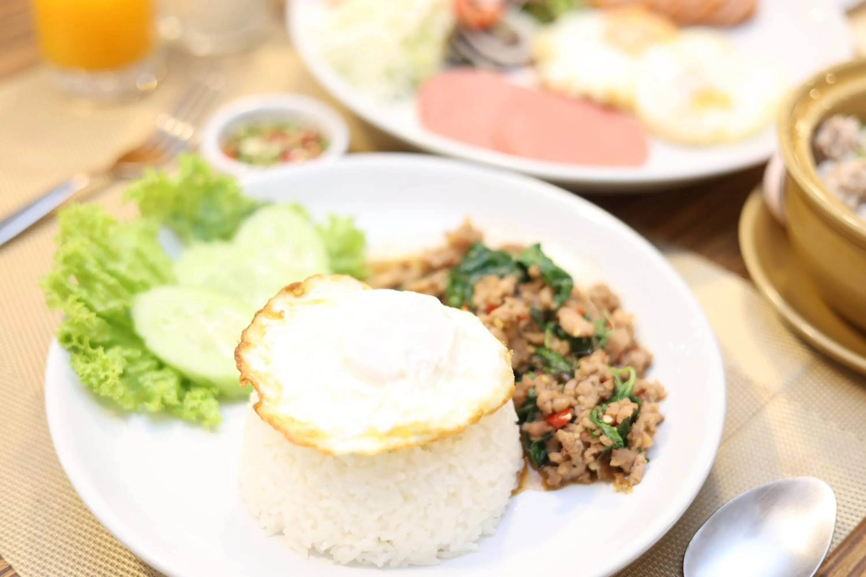 Food and drinks in Convenient Grand Plus Hotel Suvarnabhumi