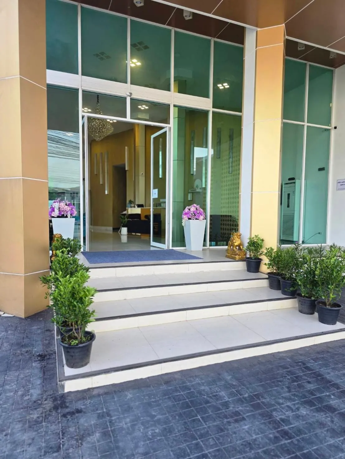 Property building in Convenient Grand Plus Hotel Suvarnabhumi
