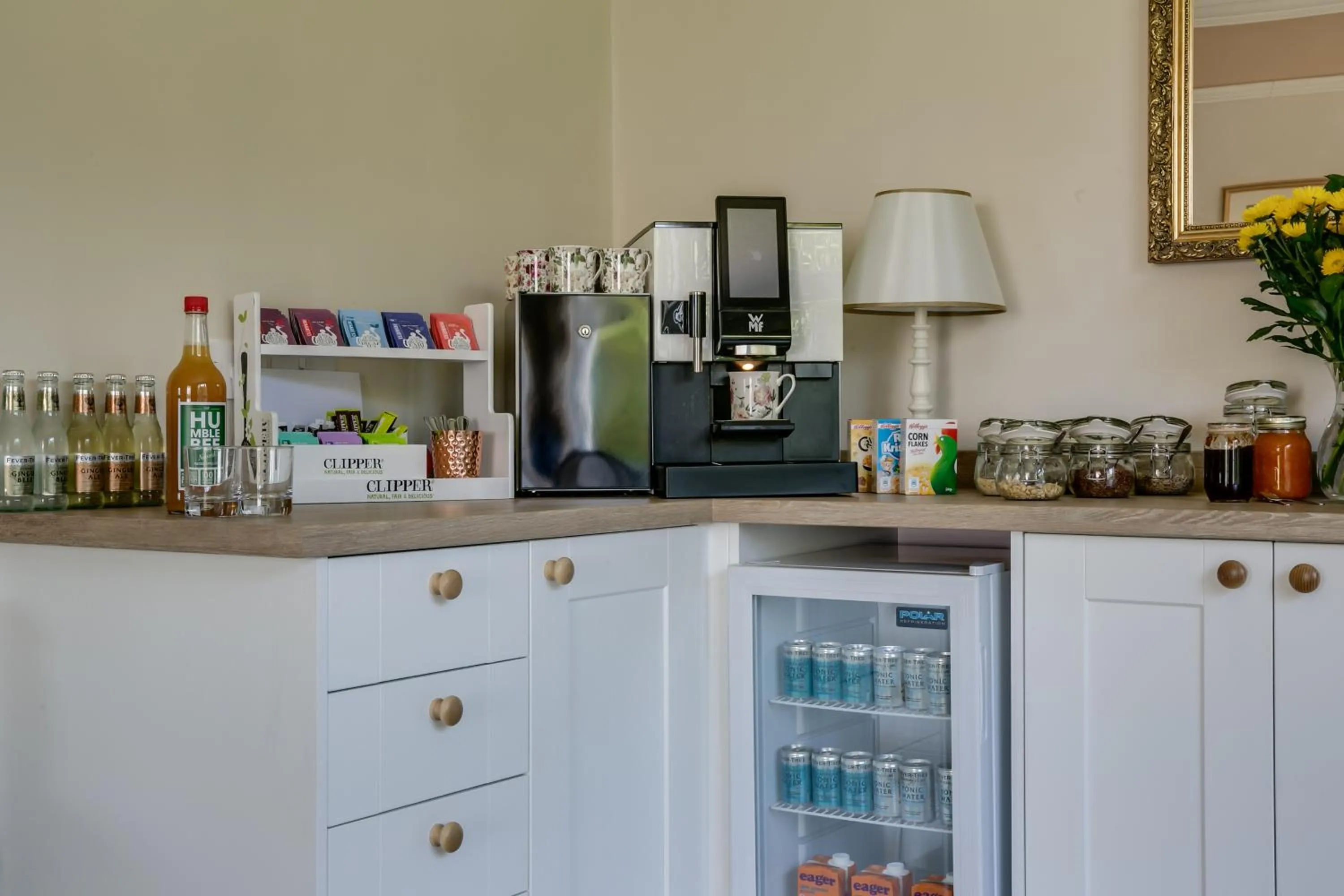 Lounge or bar in Cleeve Hill Hotel