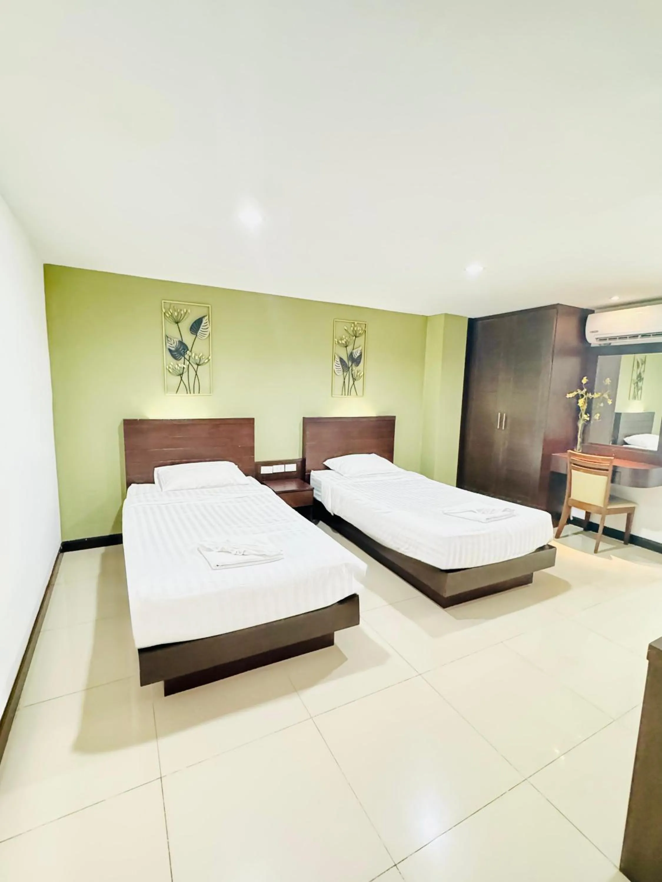 Bedroom, Bed in La Casa Patong