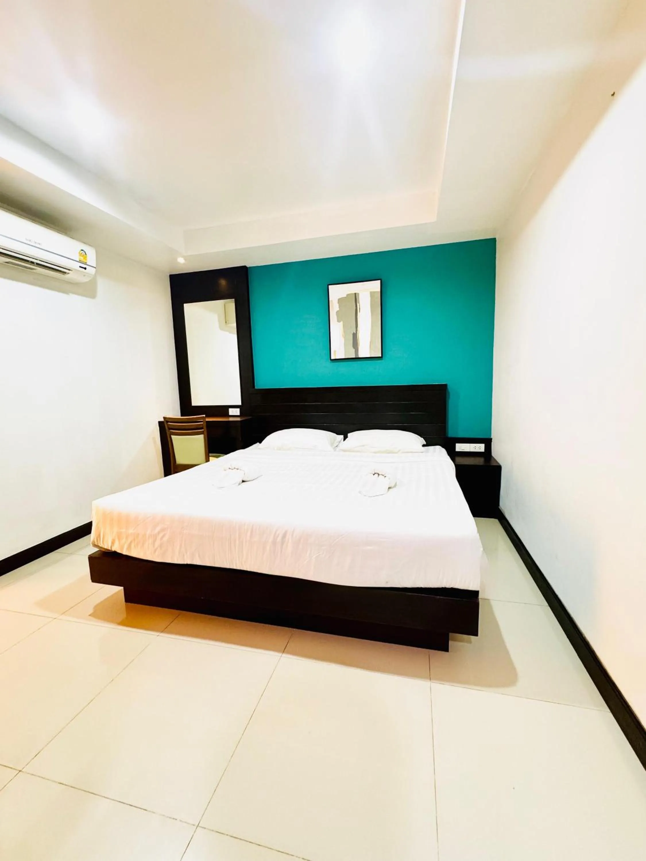 Bedroom, Bed in La Casa Patong