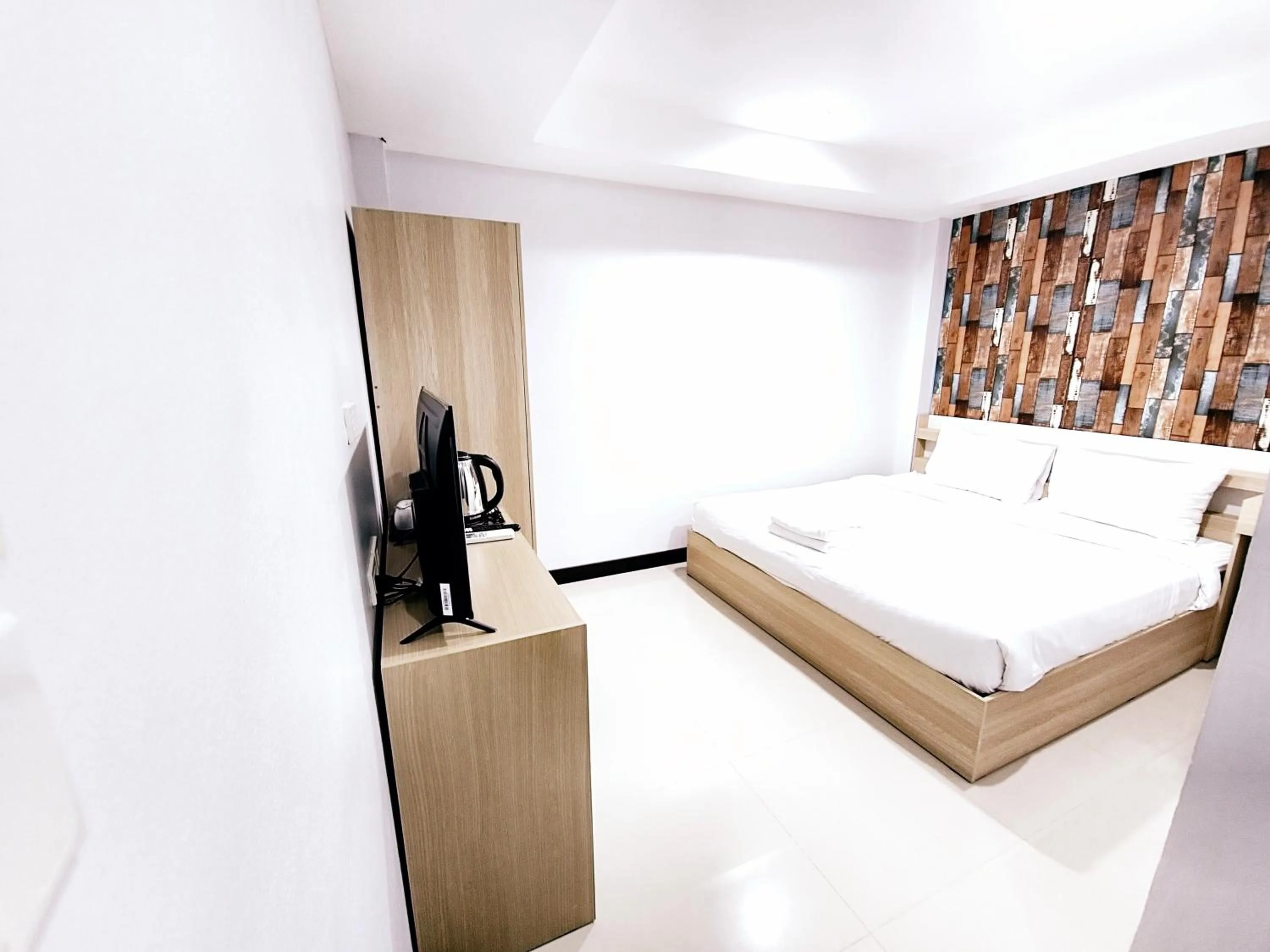 Bedroom, Bed in La Casa Patong